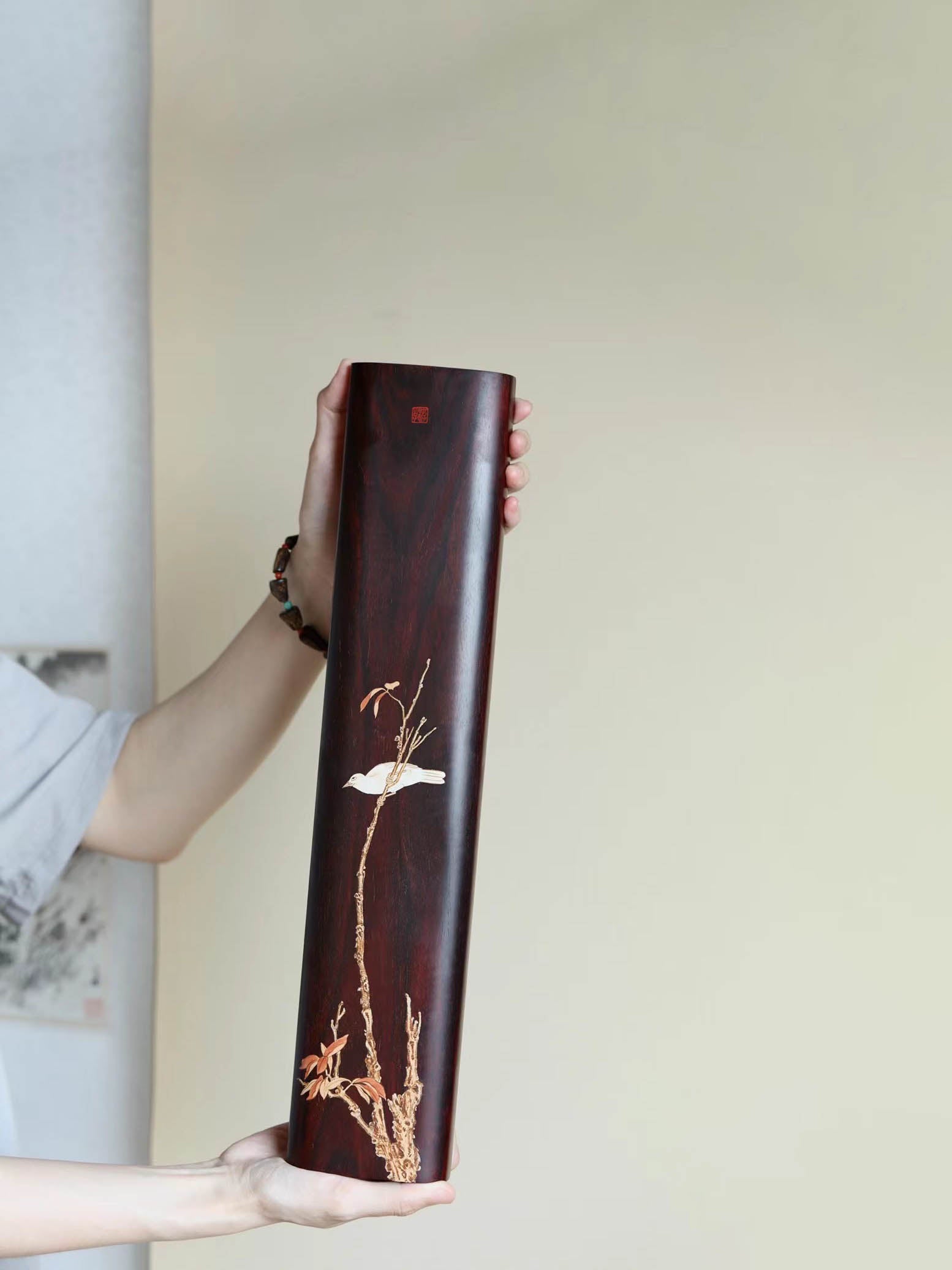 Flowers and birds, leisurely mood, small-leaf sandalwood