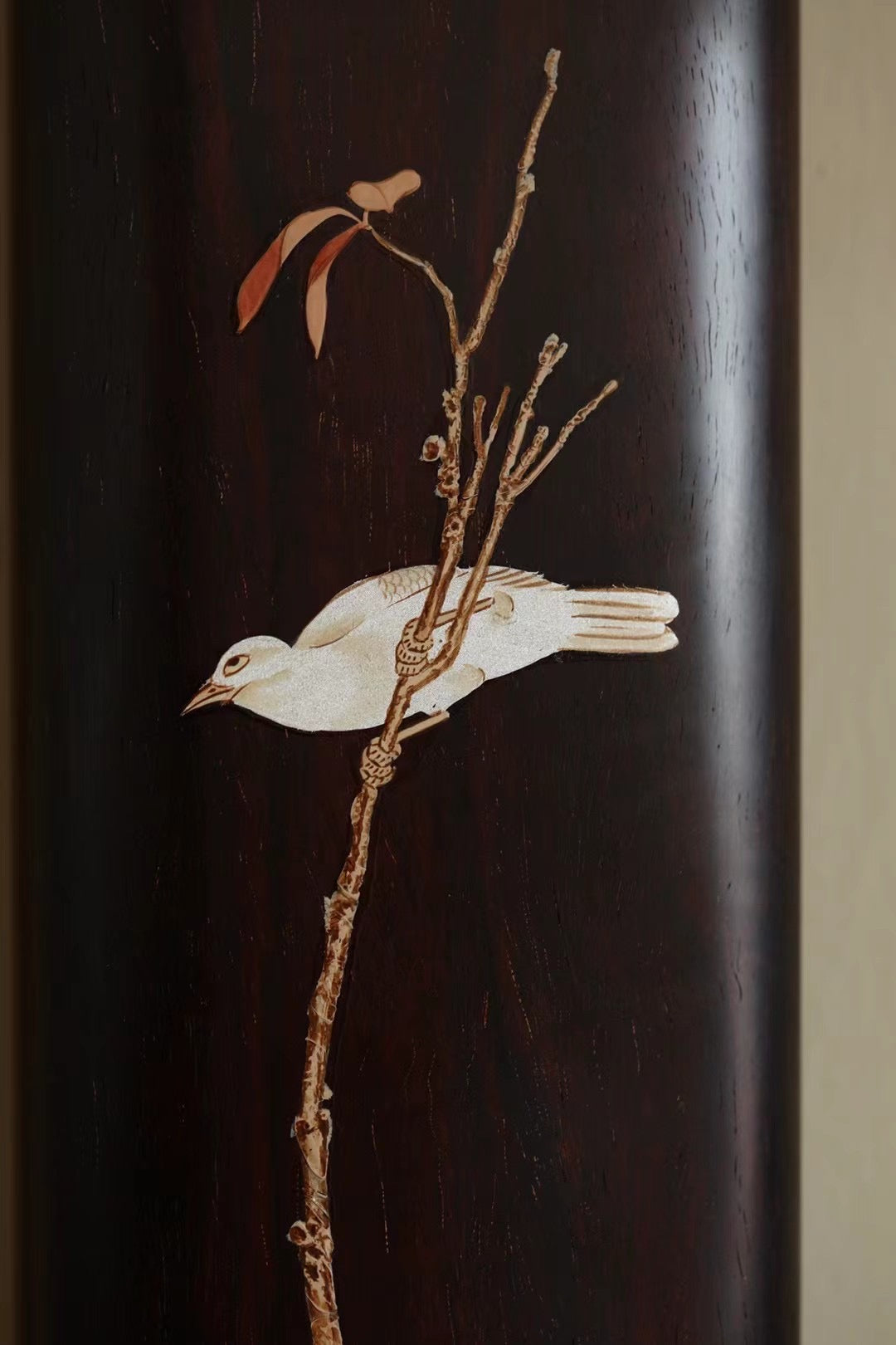 Flowers and birds, leisurely mood, small-leaf sandalwood