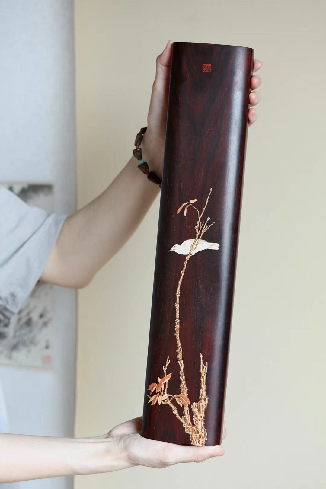 Flowers and birds, leisurely mood, small-leaf sandalwood