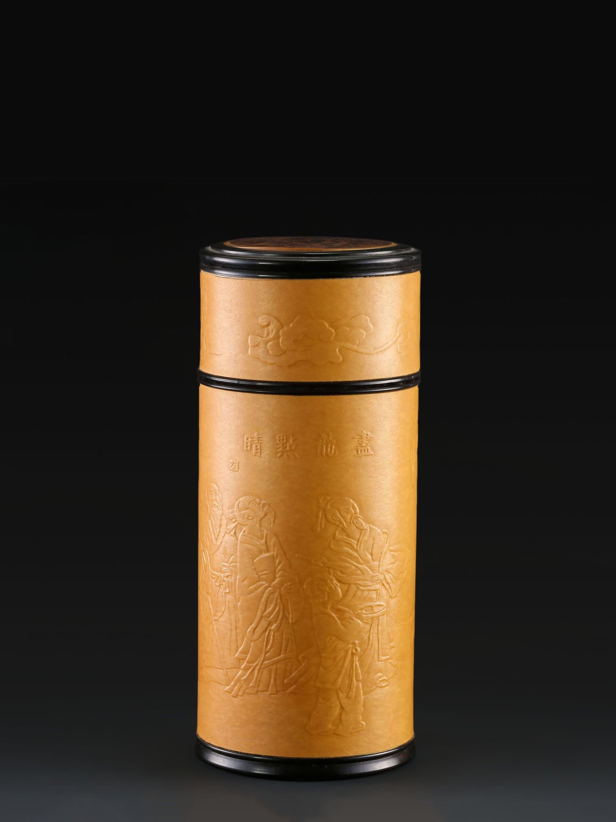 Gourd-shaped tea canister as the finishing touch