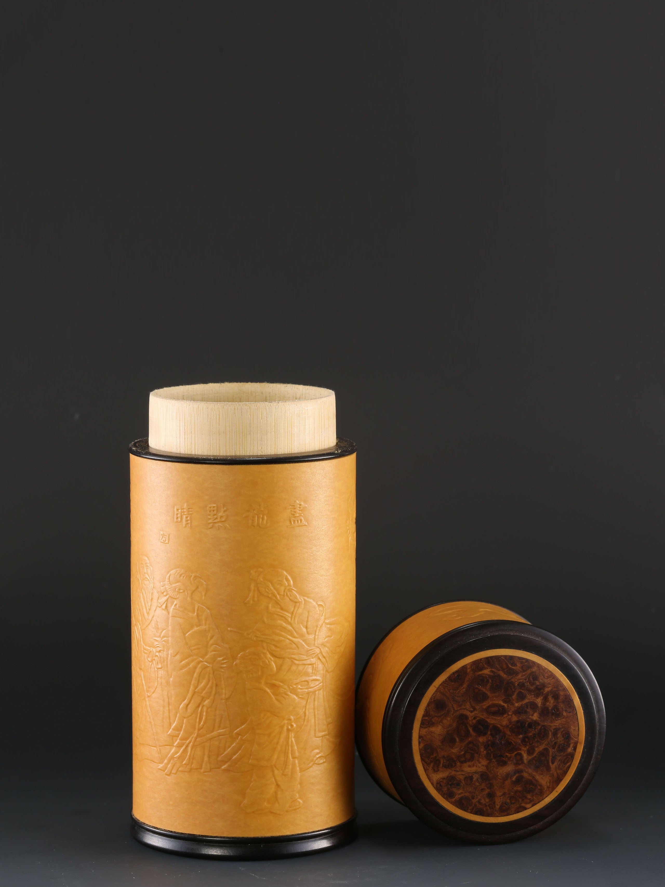 Gourd-shaped tea canister as the finishing touch