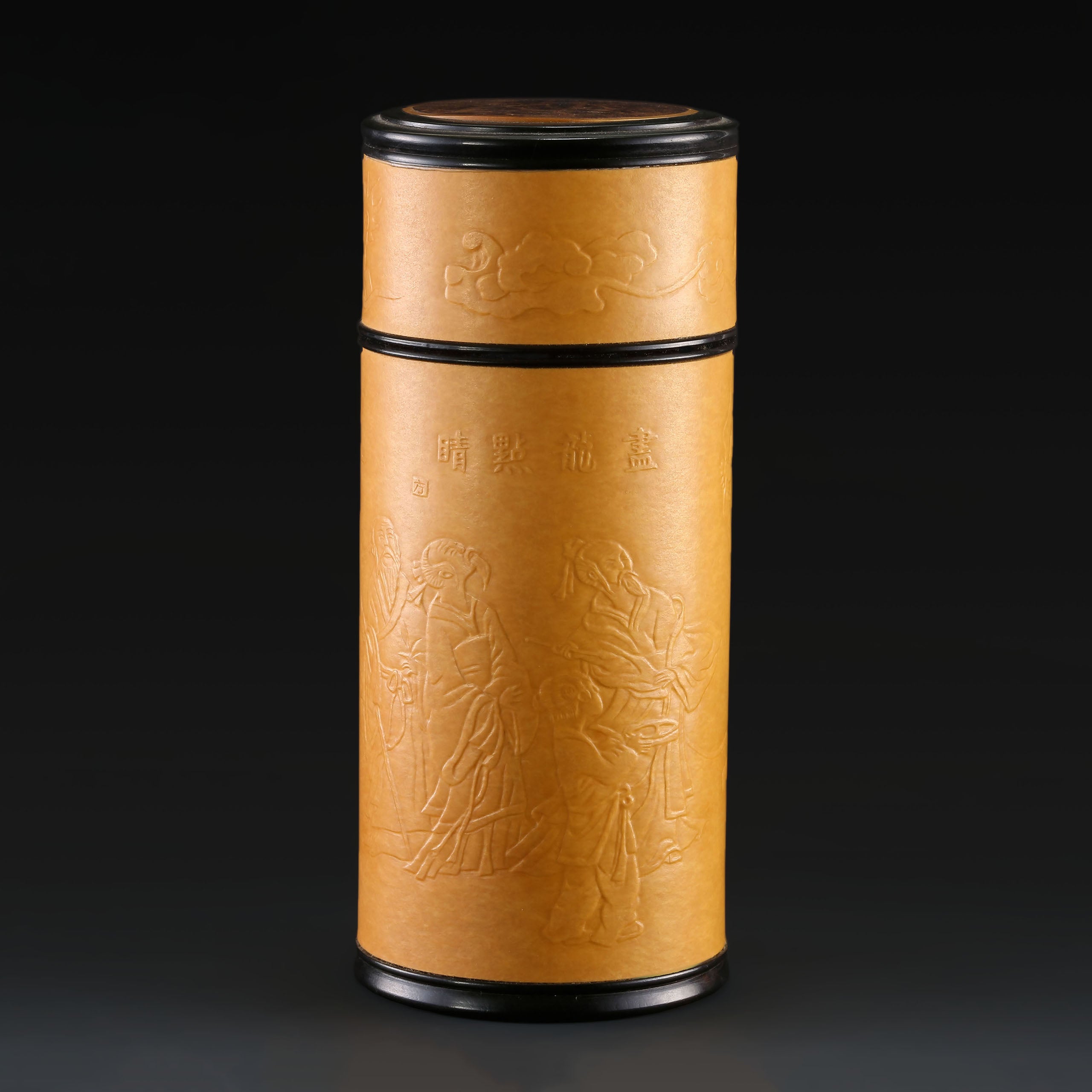 Gourd-shaped tea canister as the finishing touch