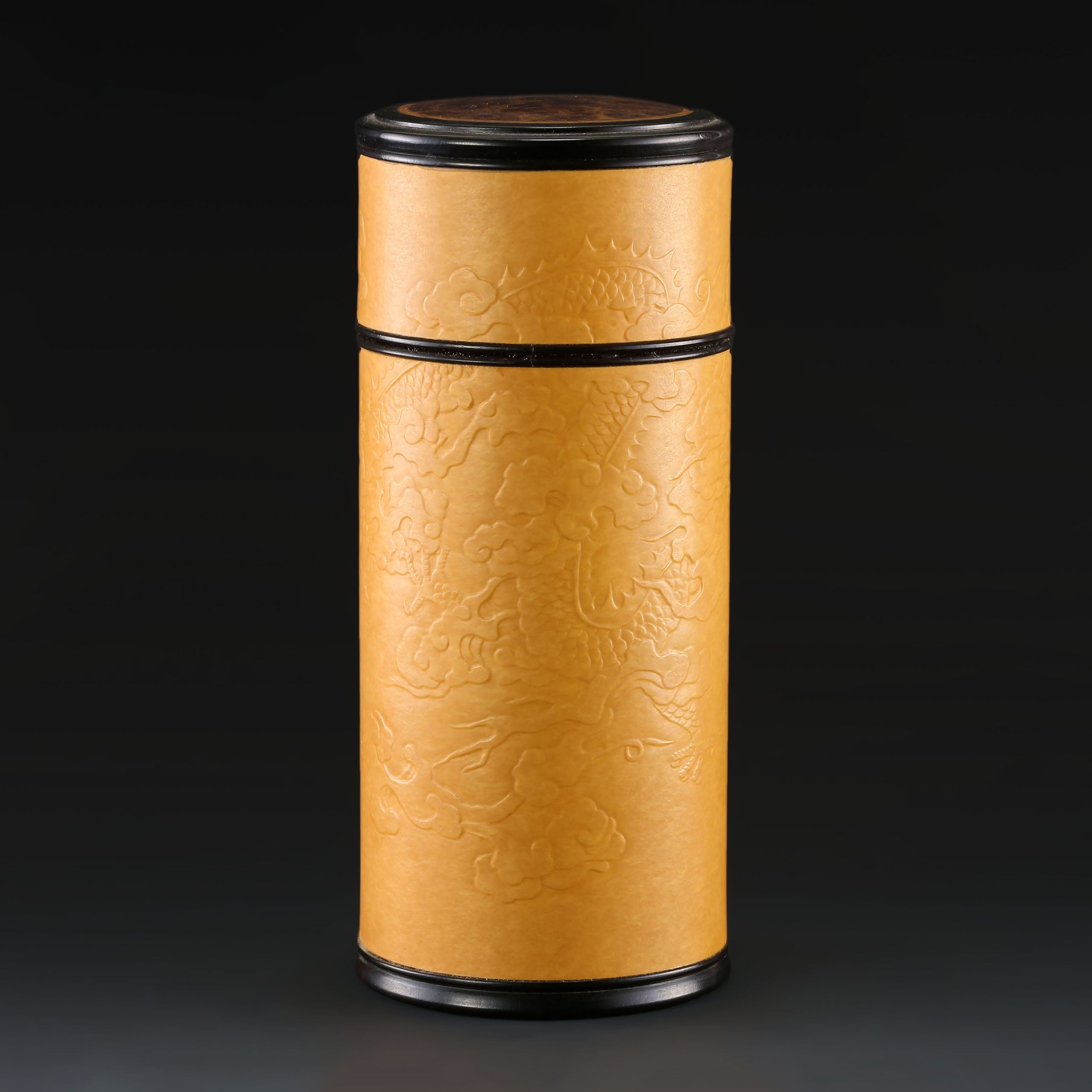 Gourd-shaped tea canister as the finishing touch