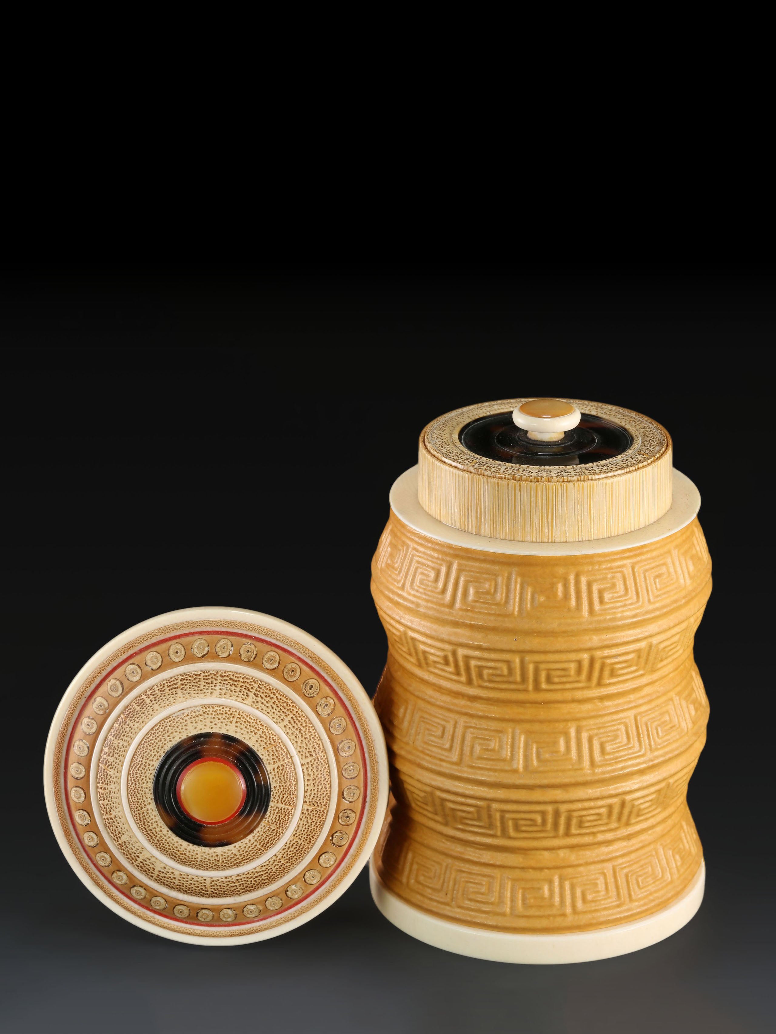 Gourd-shaped palindrome tea canister