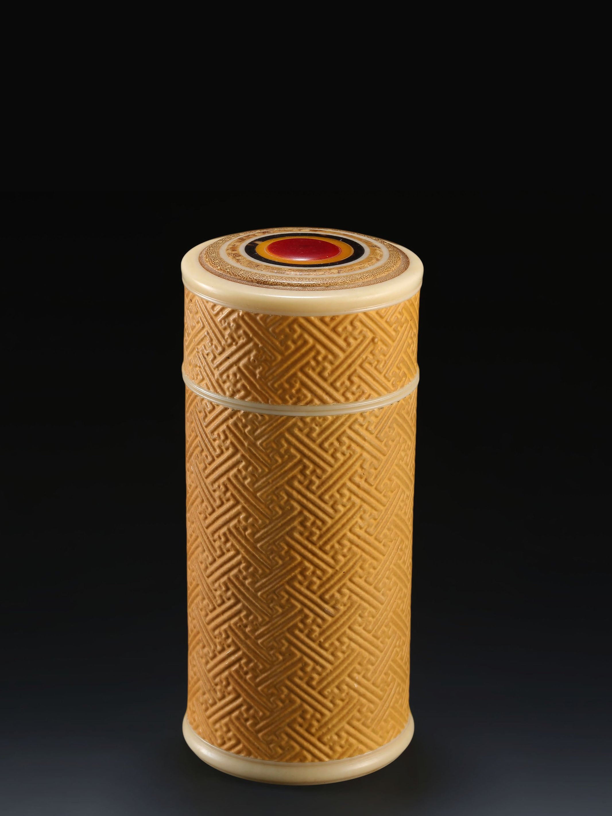 Gourd-shaped swastika pattern tea canister