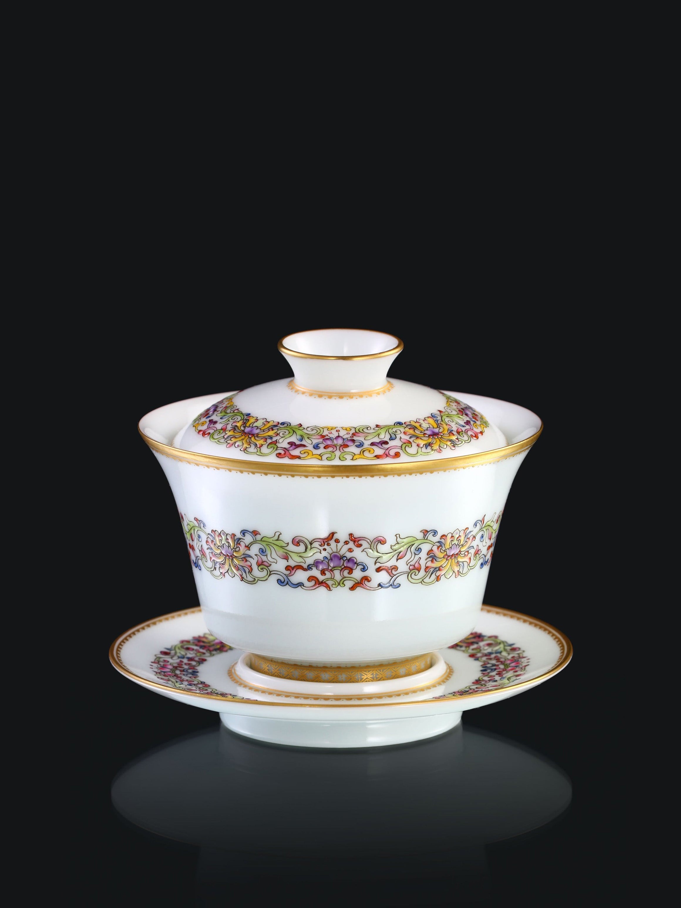 Gold-rimmed, sloping, auspicious-shaped, vine-patterned covered bowl/teacup