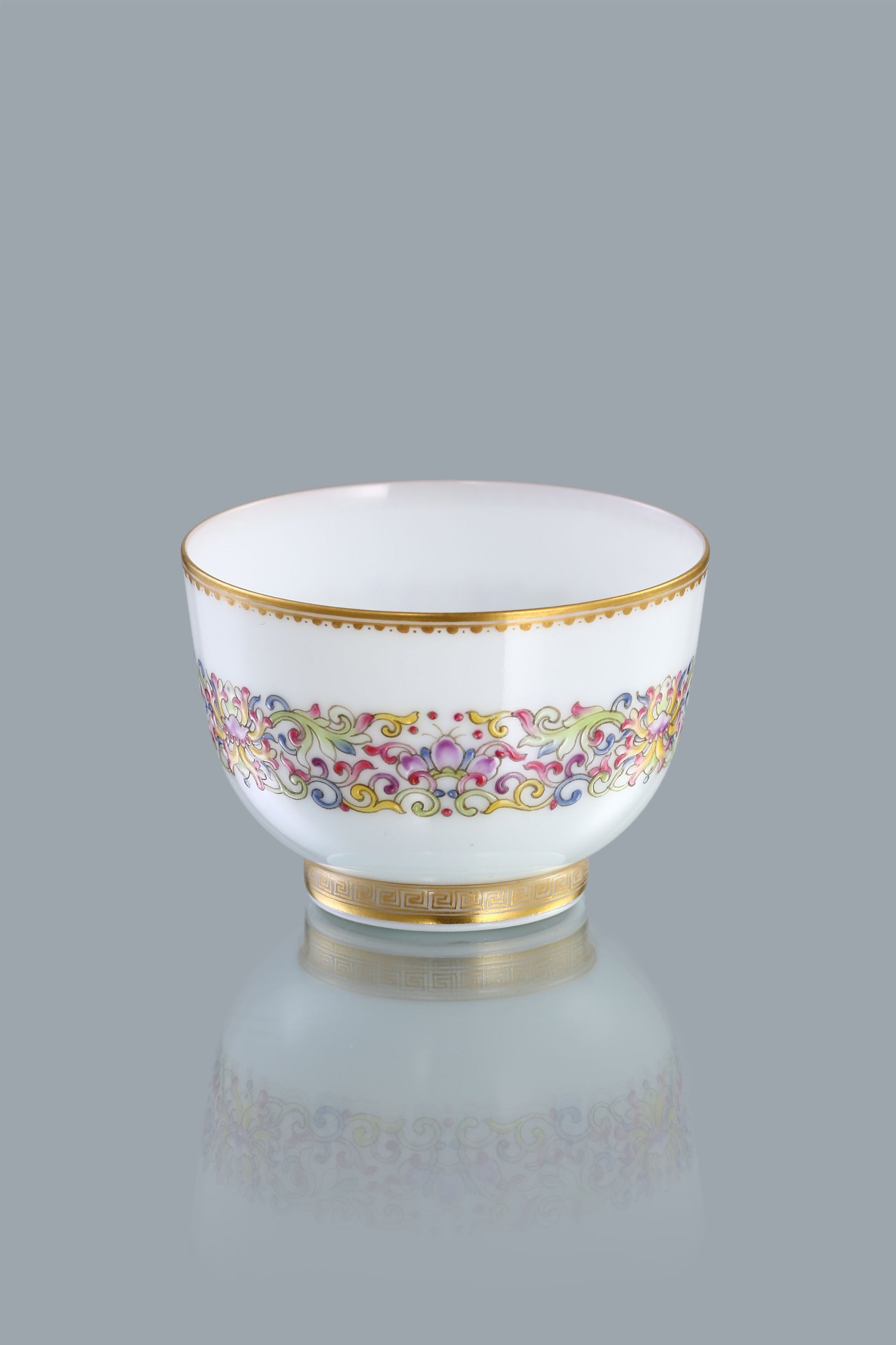 Gold-rimmed, sloping, auspicious-shaped, vine-patterned covered bowl/teacup