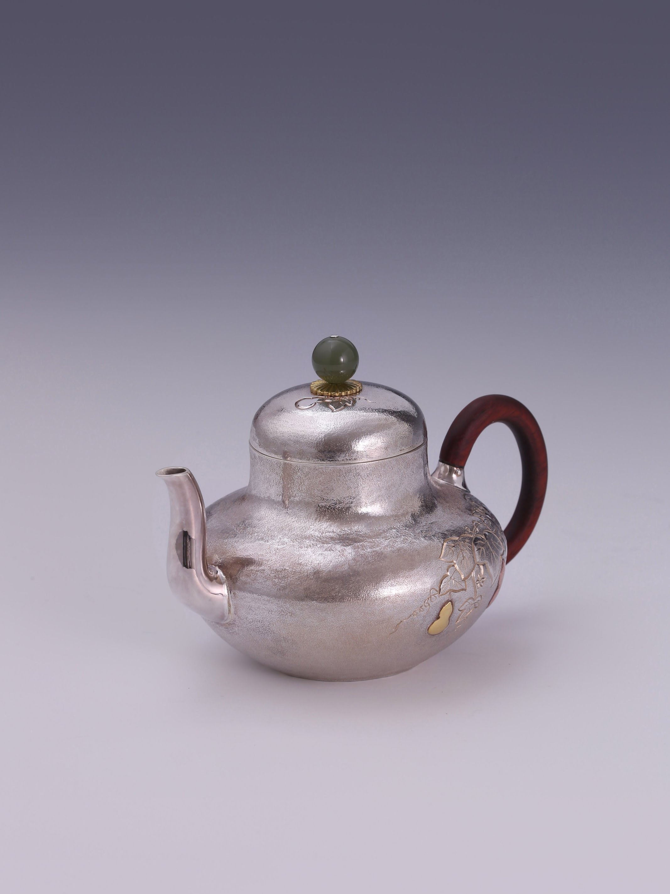 Golden Gourd, Siting Silver Pot