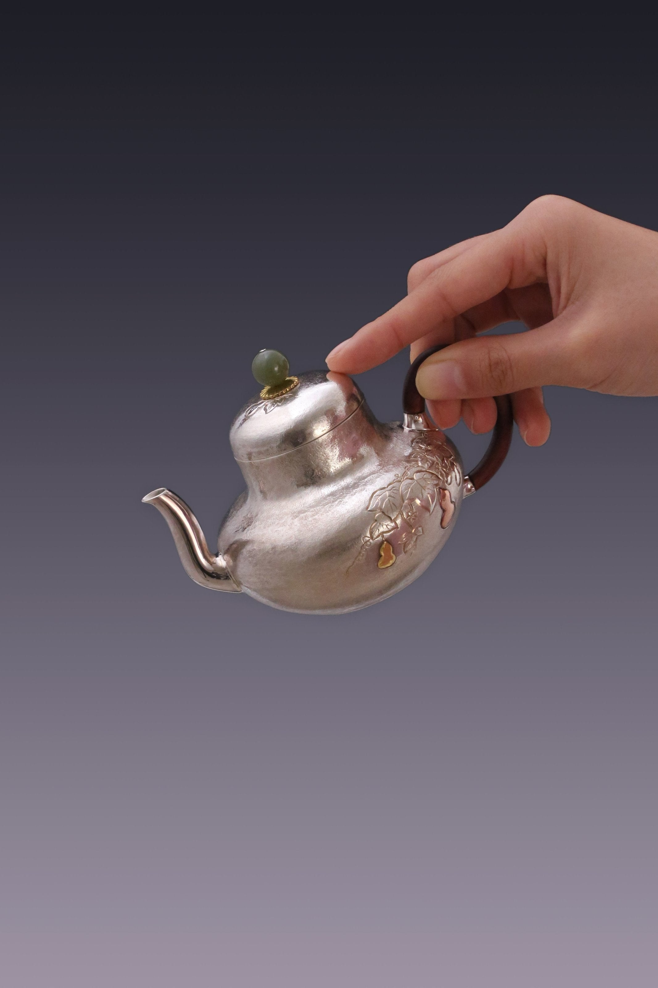 Golden Gourd, Siting Silver Pot