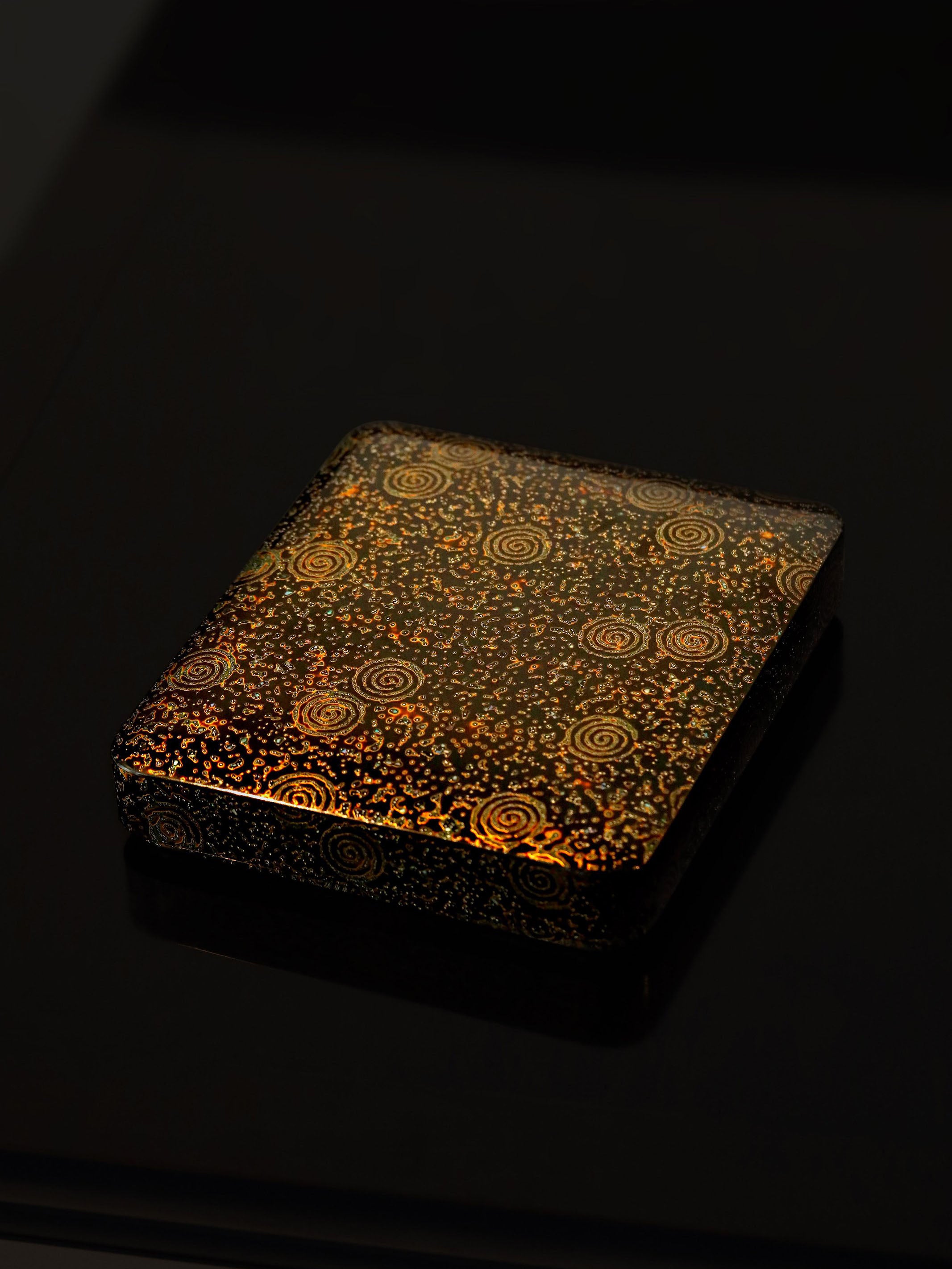 Japanese Tsugaru lacquer (pineapple lacquer) tea box