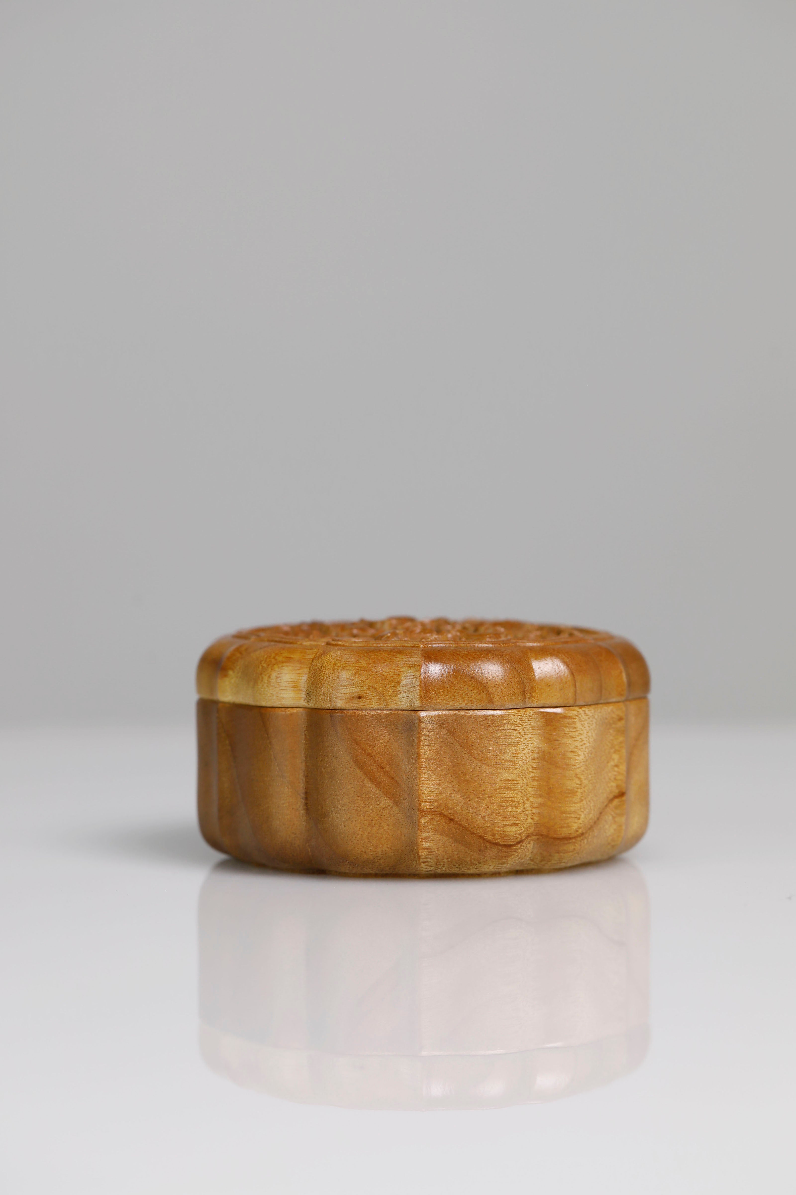 Golden Phoebe zhennan hollowed-out hexagonal plum blossom incense box