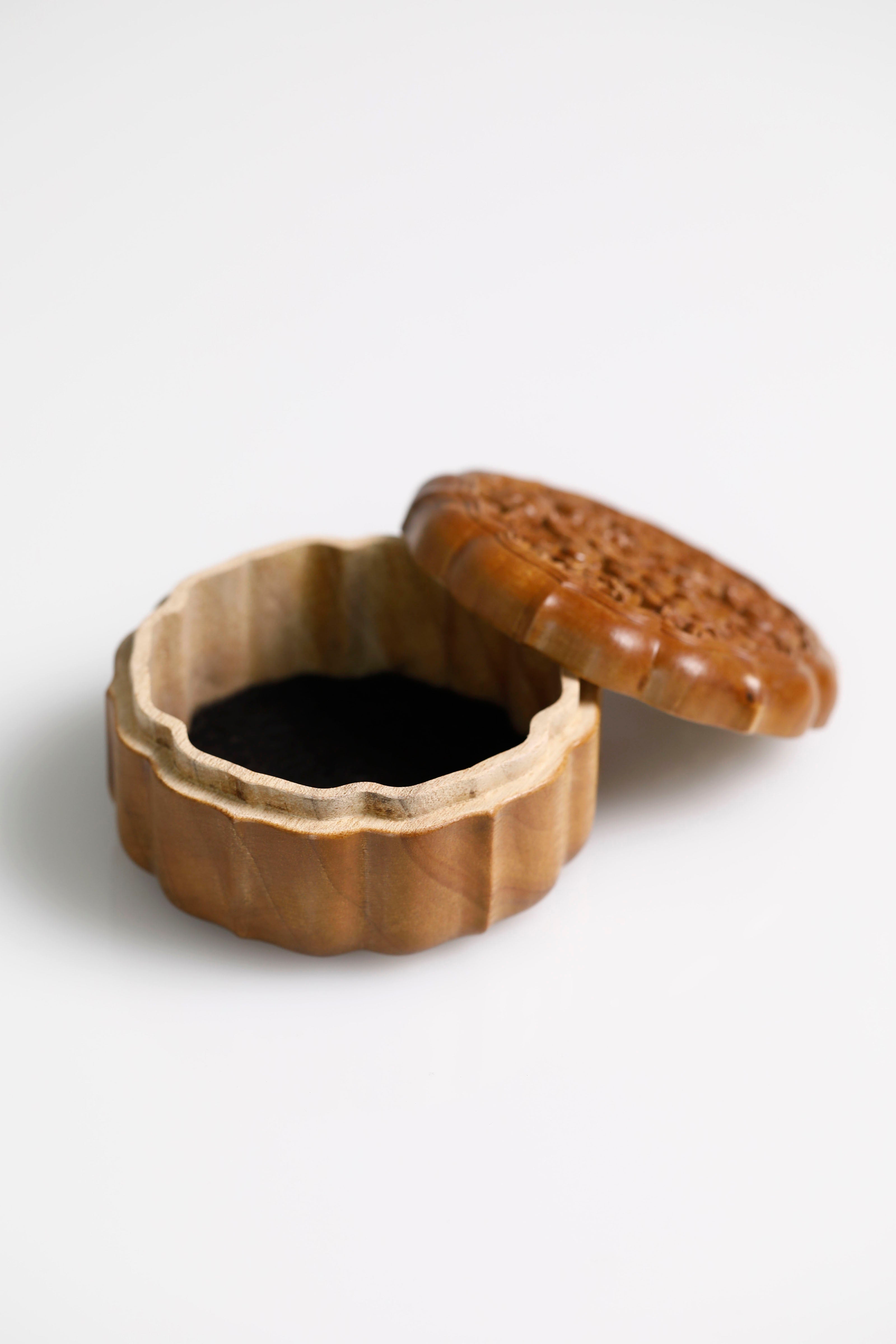 Golden Phoebe zhennan hollowed-out hexagonal plum blossom incense box