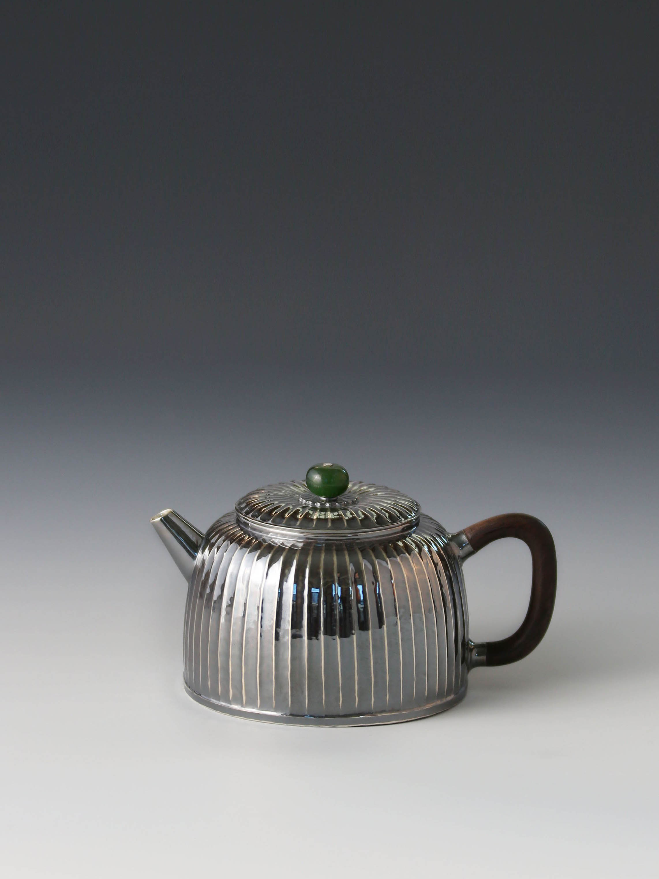 Ribbed mini teapot