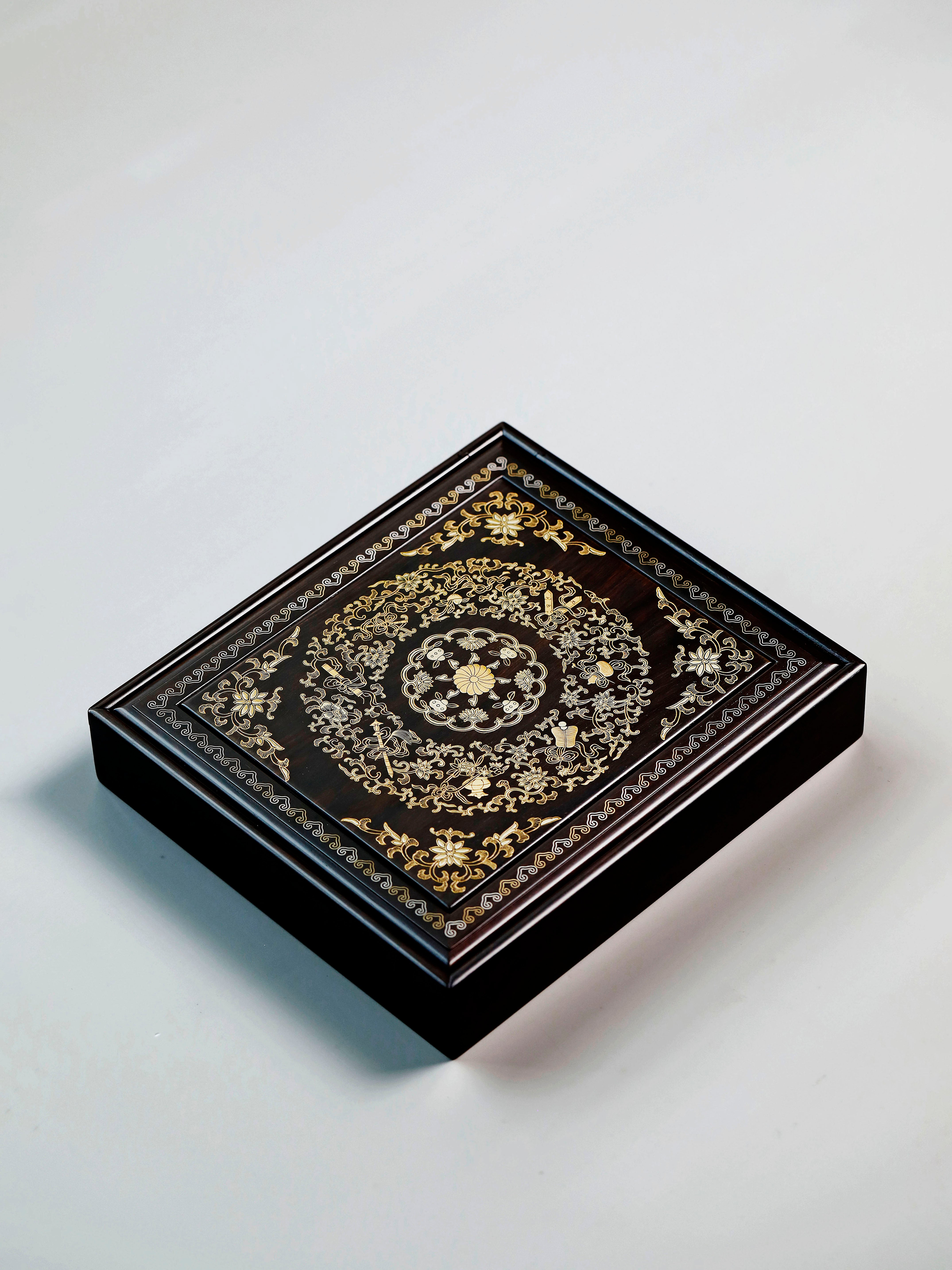Purple sandalwood auspicious eight treasures/treasure flower gold-painted pull-out tea box