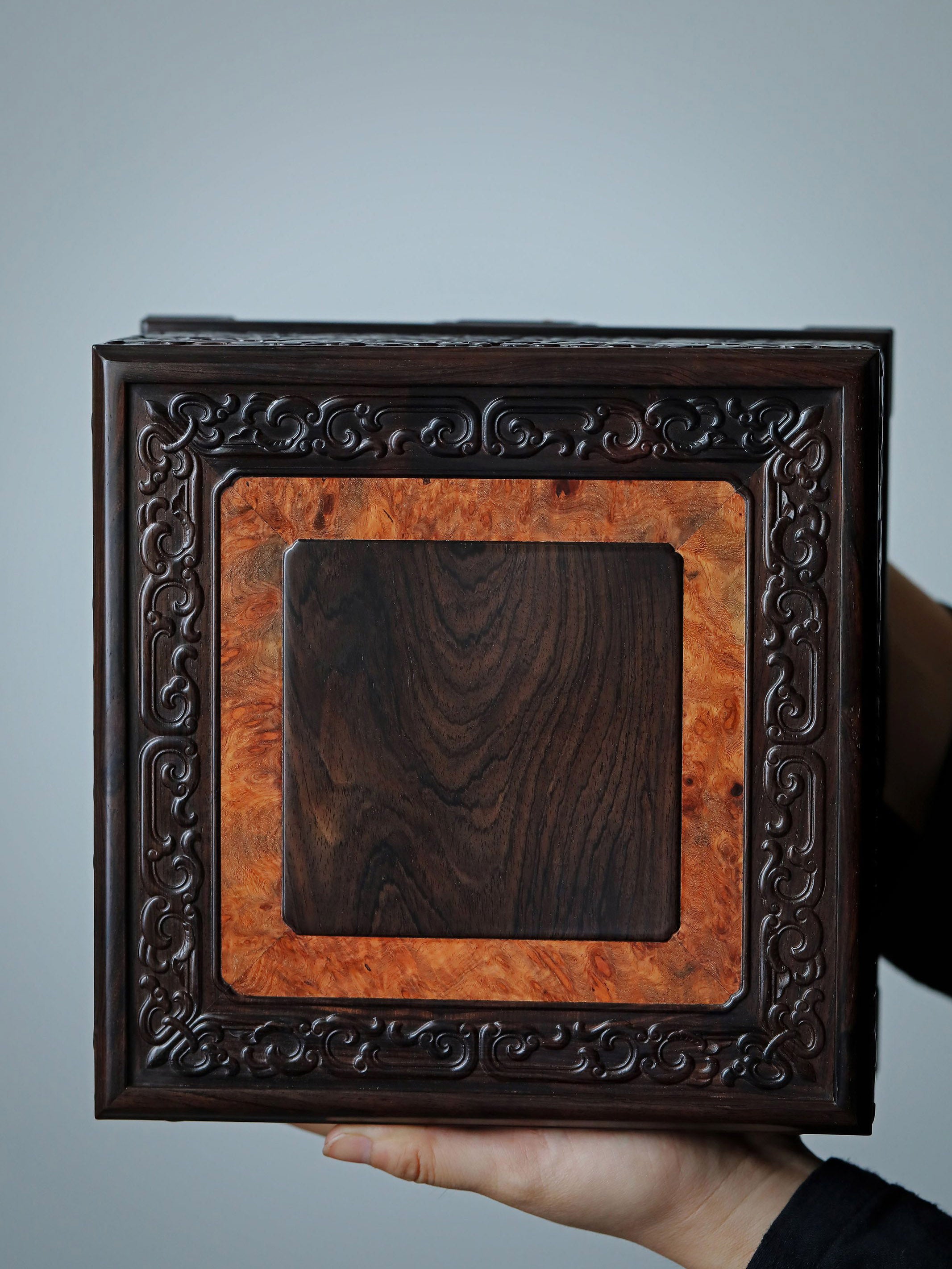 Purple sandalwood tea box with auspicious cloud and scroll patterns, three-tiered lid and four corners.