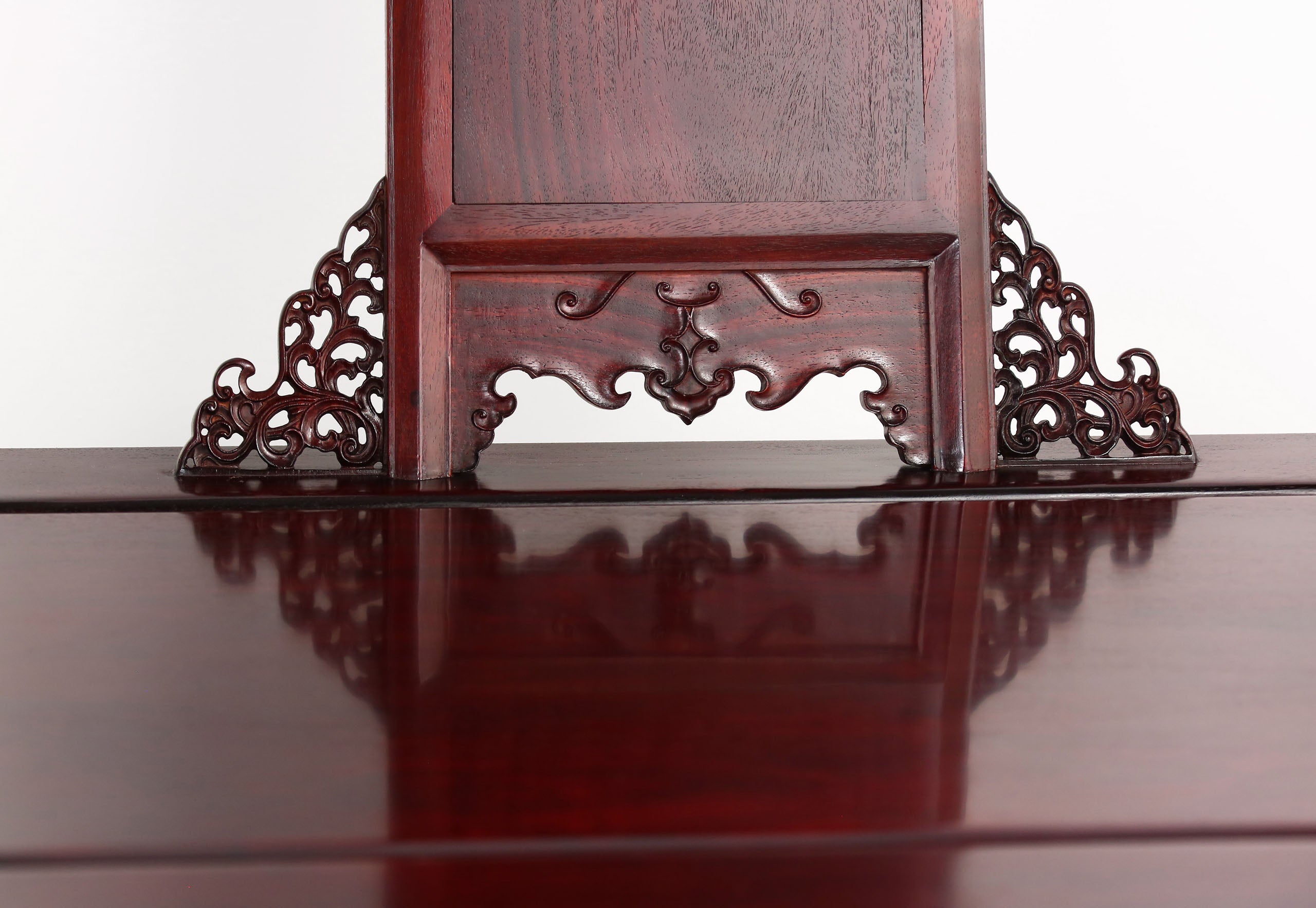 Small-leaf rosewood/Zambian rosewood scroll pattern waistband armchair