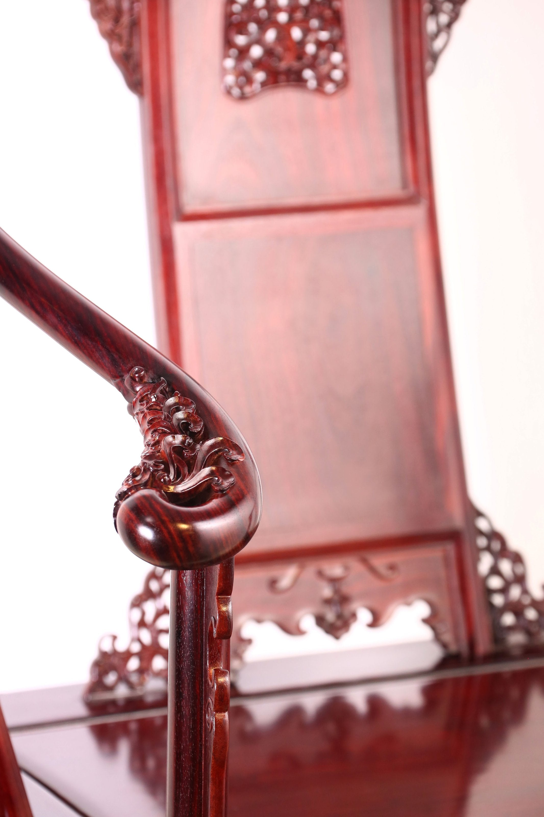 Small-leaf rosewood/Zambian rosewood scroll pattern waistband armchair