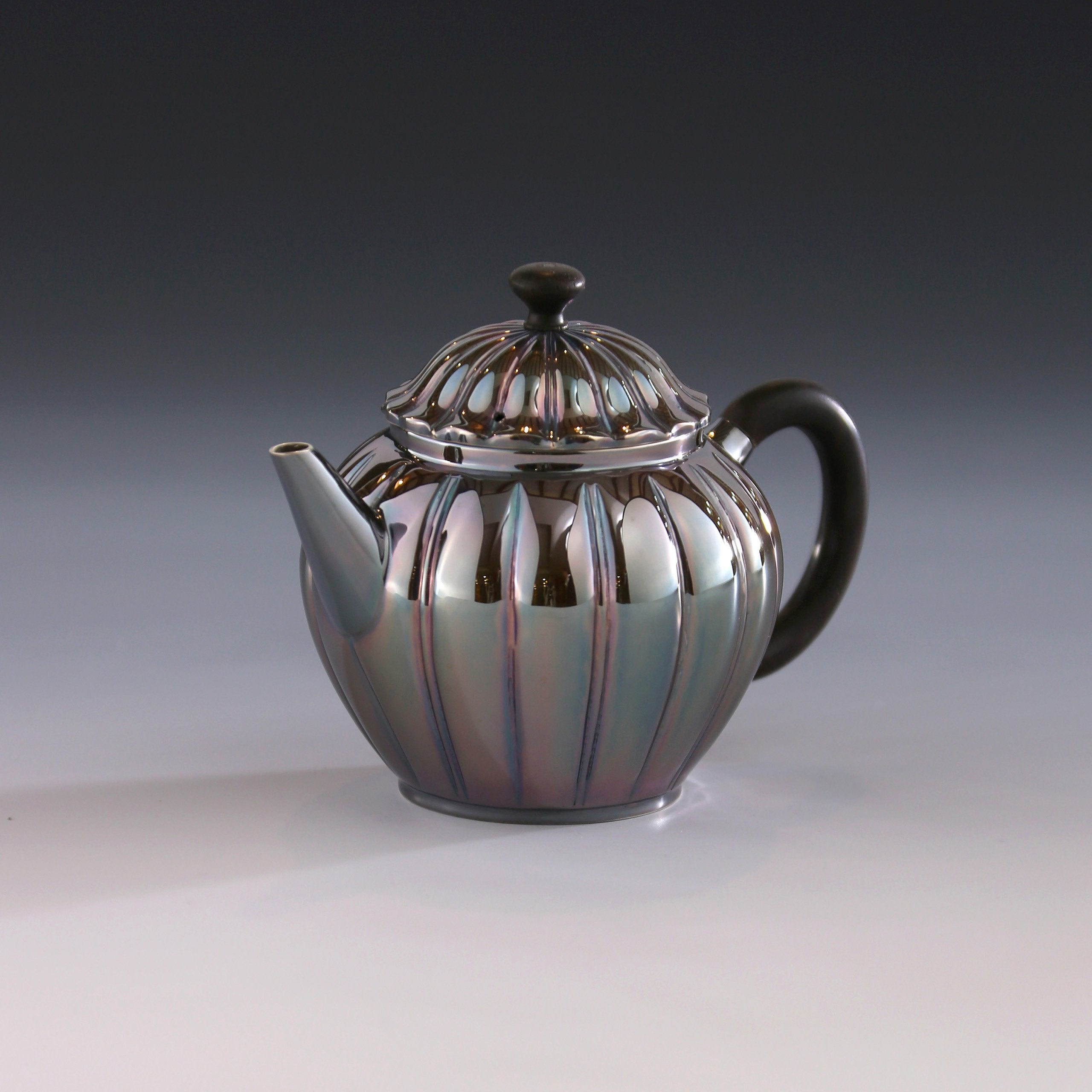 Chrysanthemum petal teapot