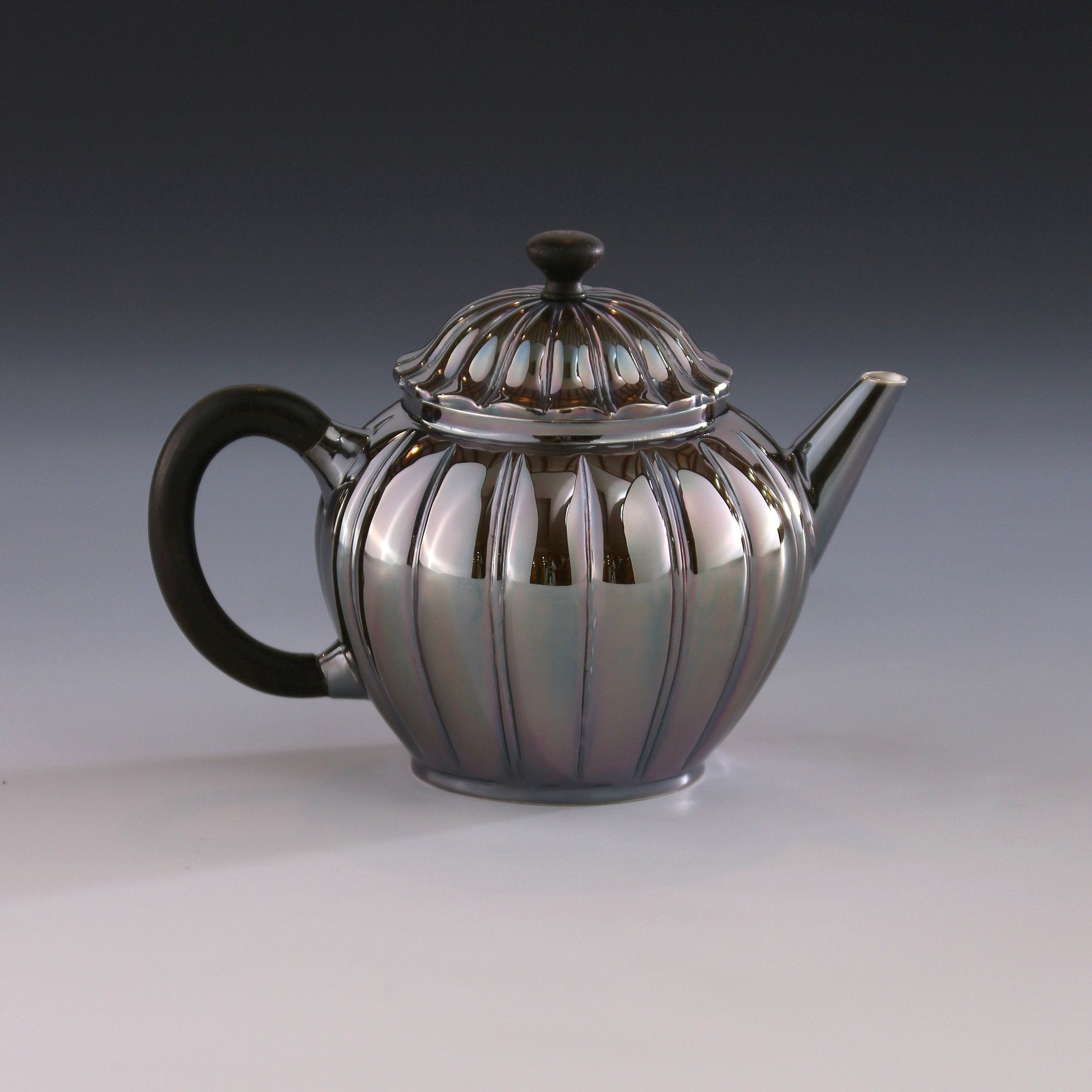 Chrysanthemum petal teapot