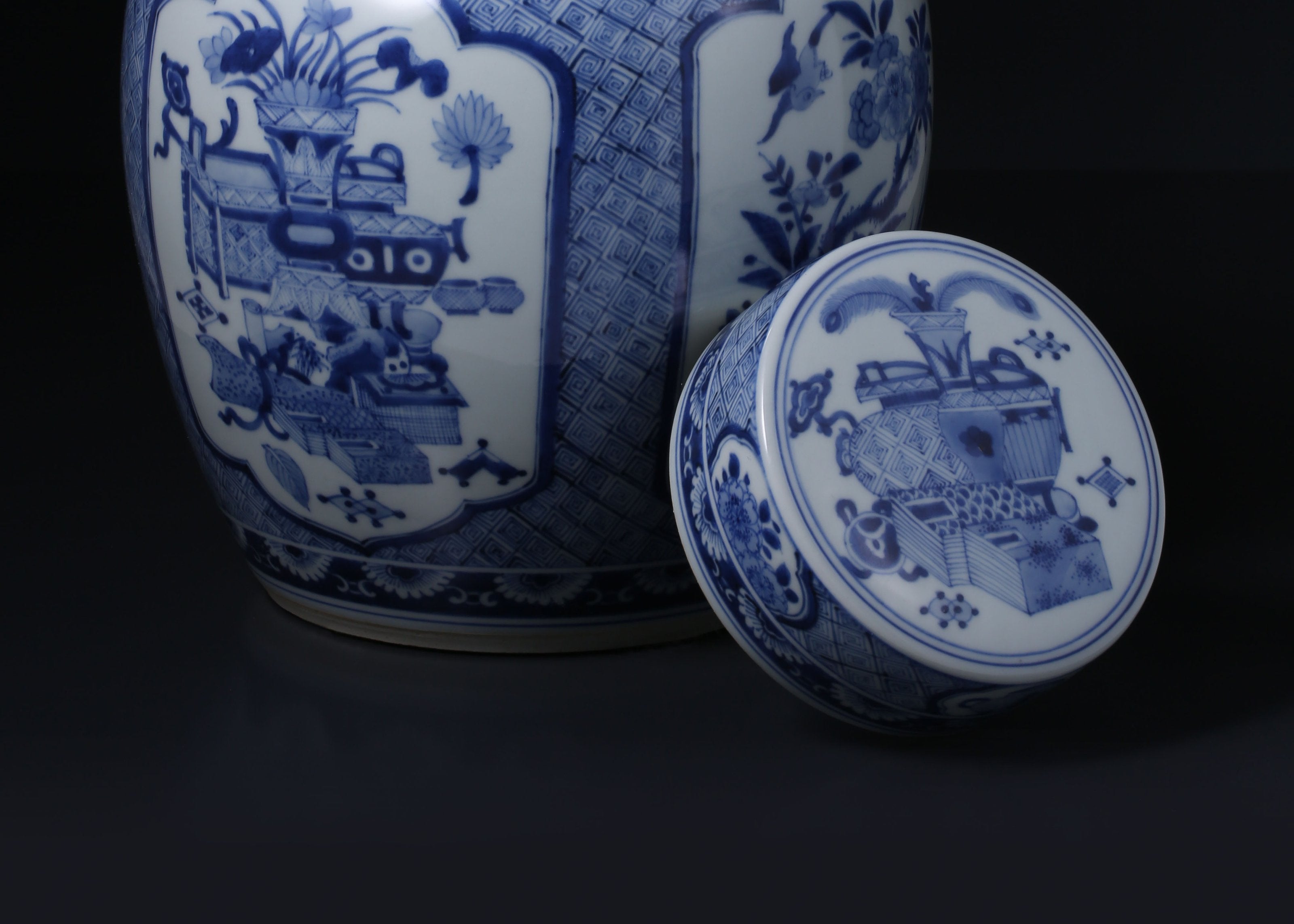 Kangxi blue and white porcelain tea caddy with four openwork panels depicting antique flowers and birds.