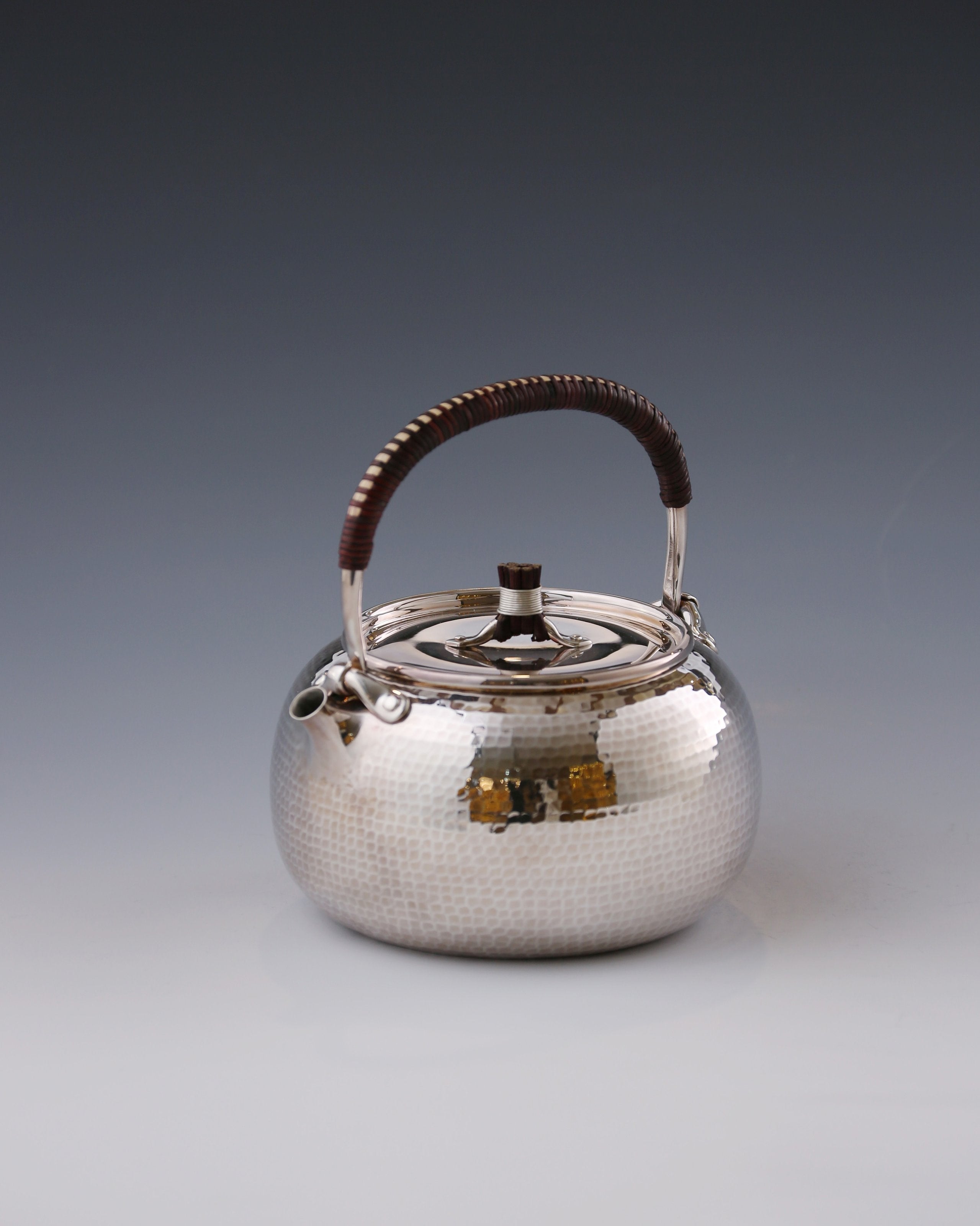 A pure silver ewer with hammered patterns.
