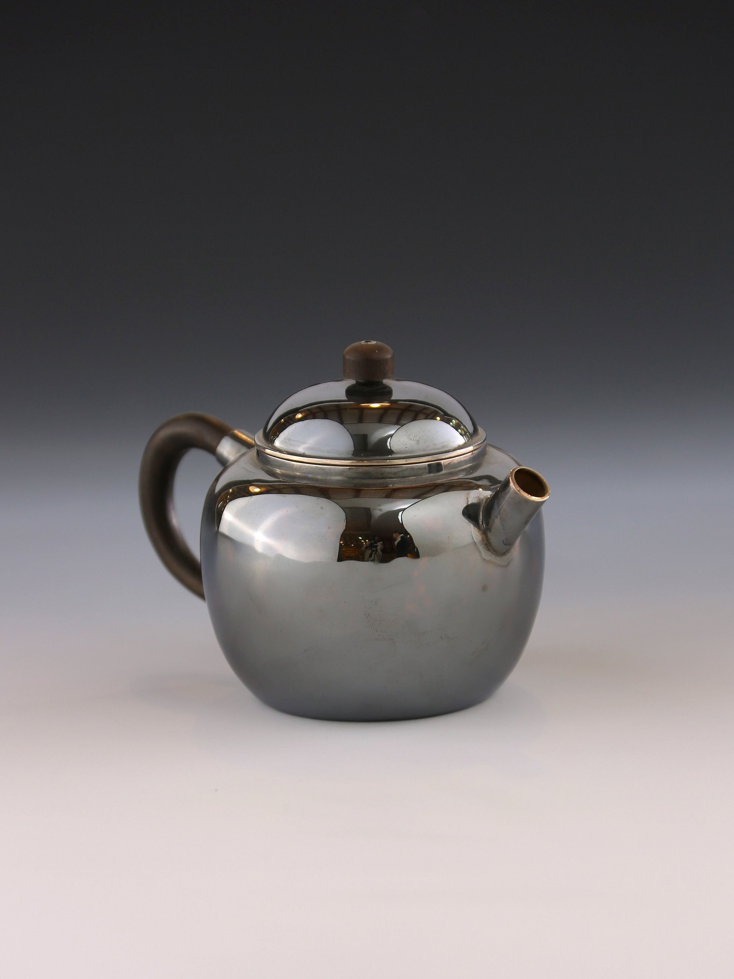 Small teapot with spout