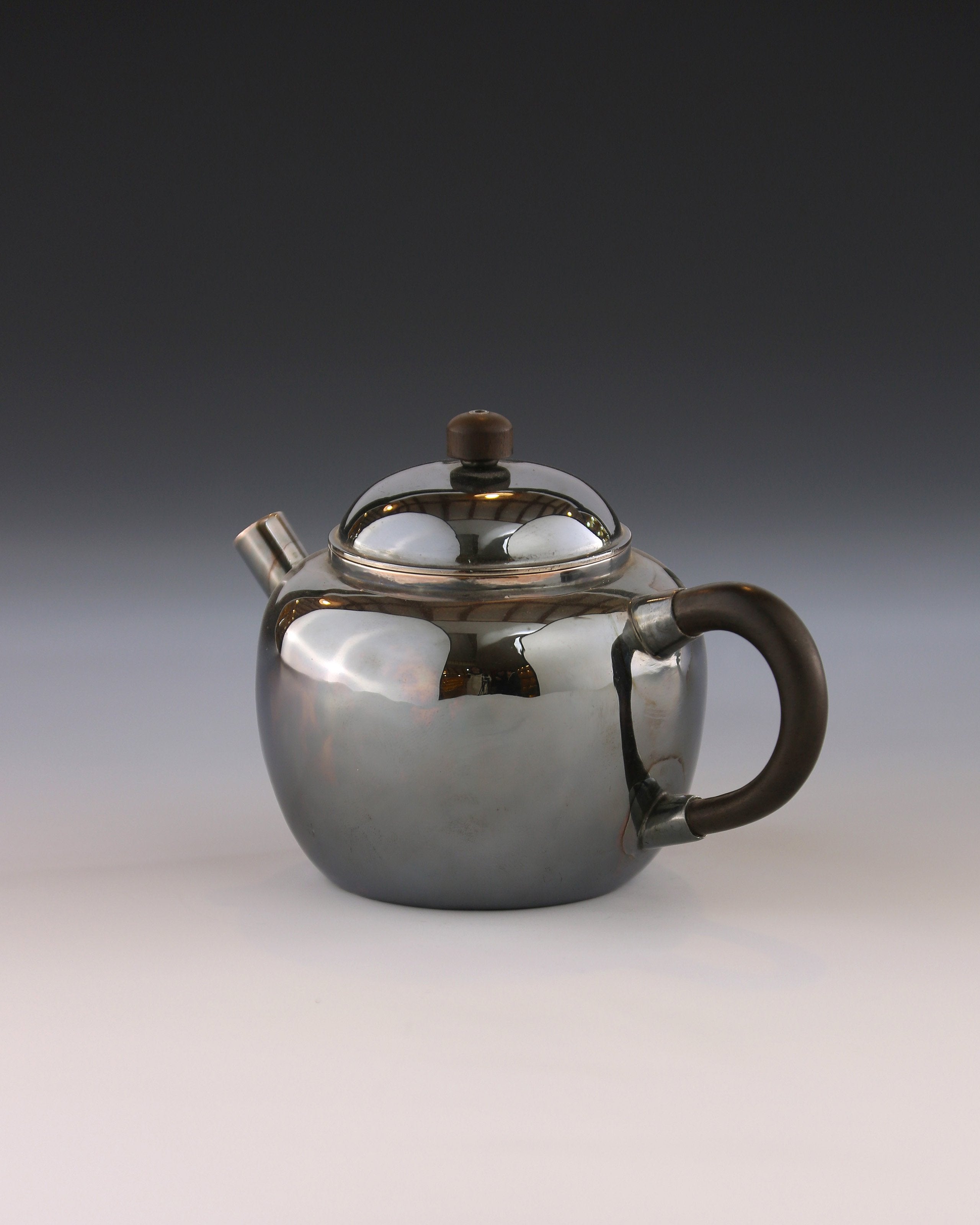 Small teapot with spout