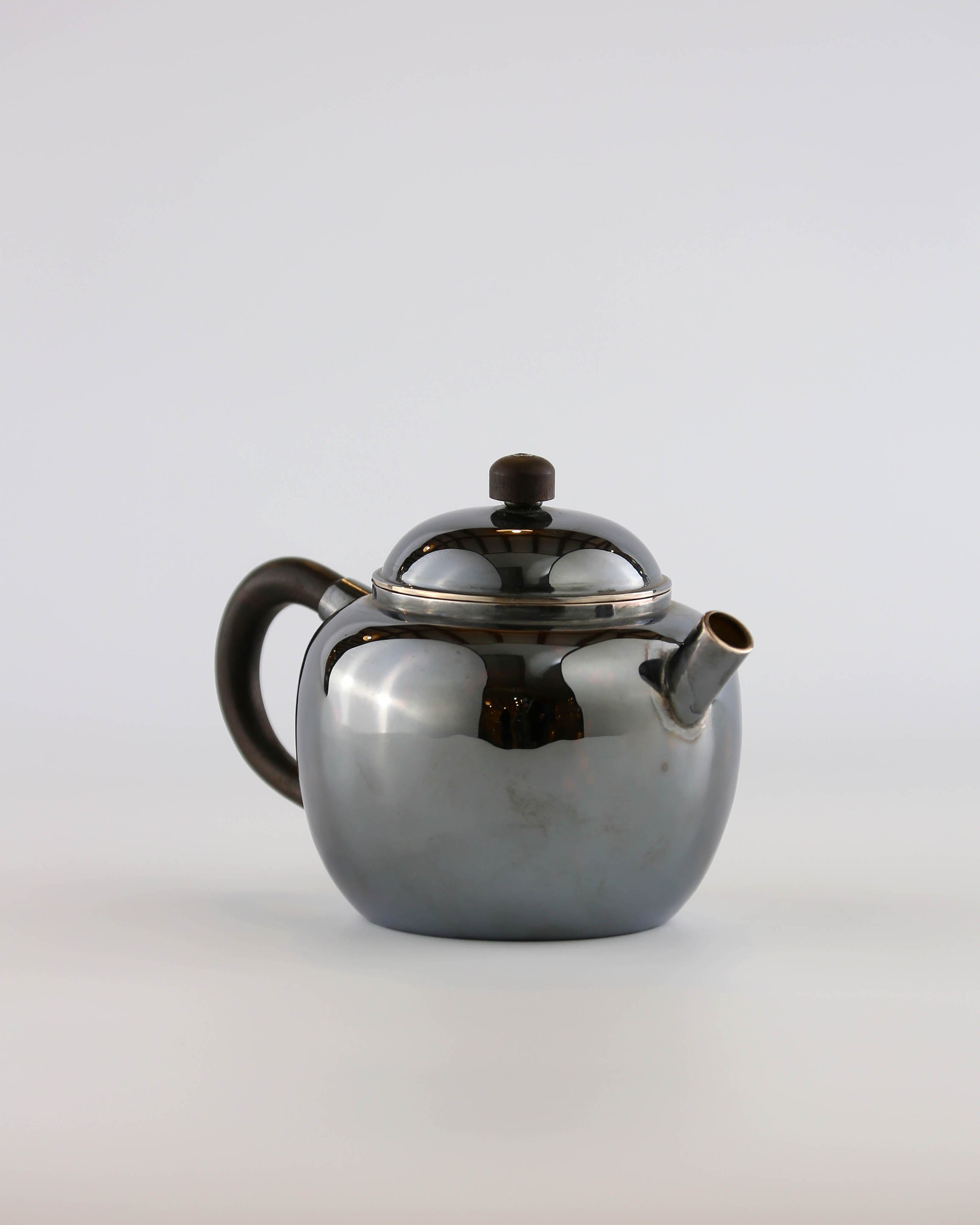 Small teapot with spout