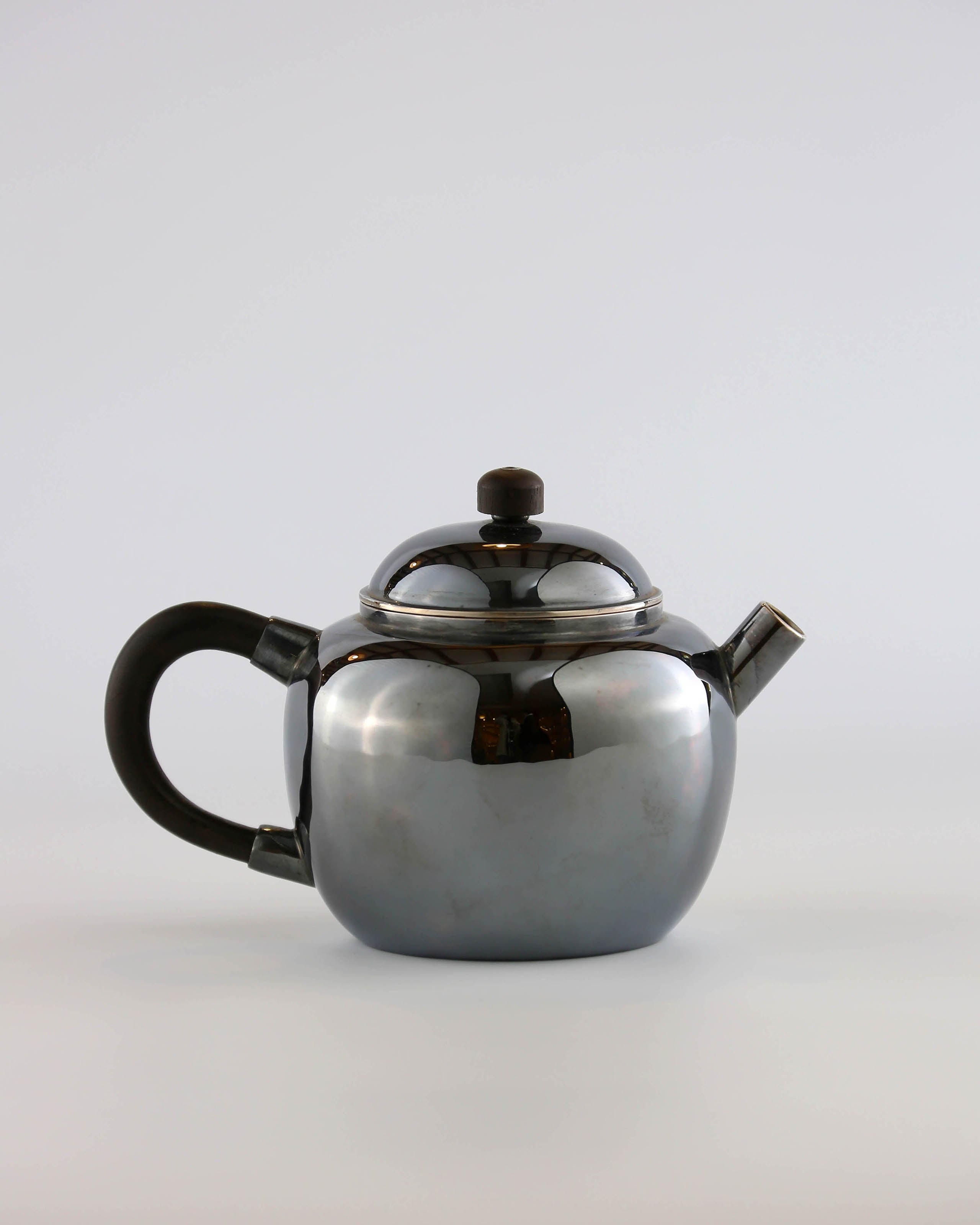 Small teapot with spout