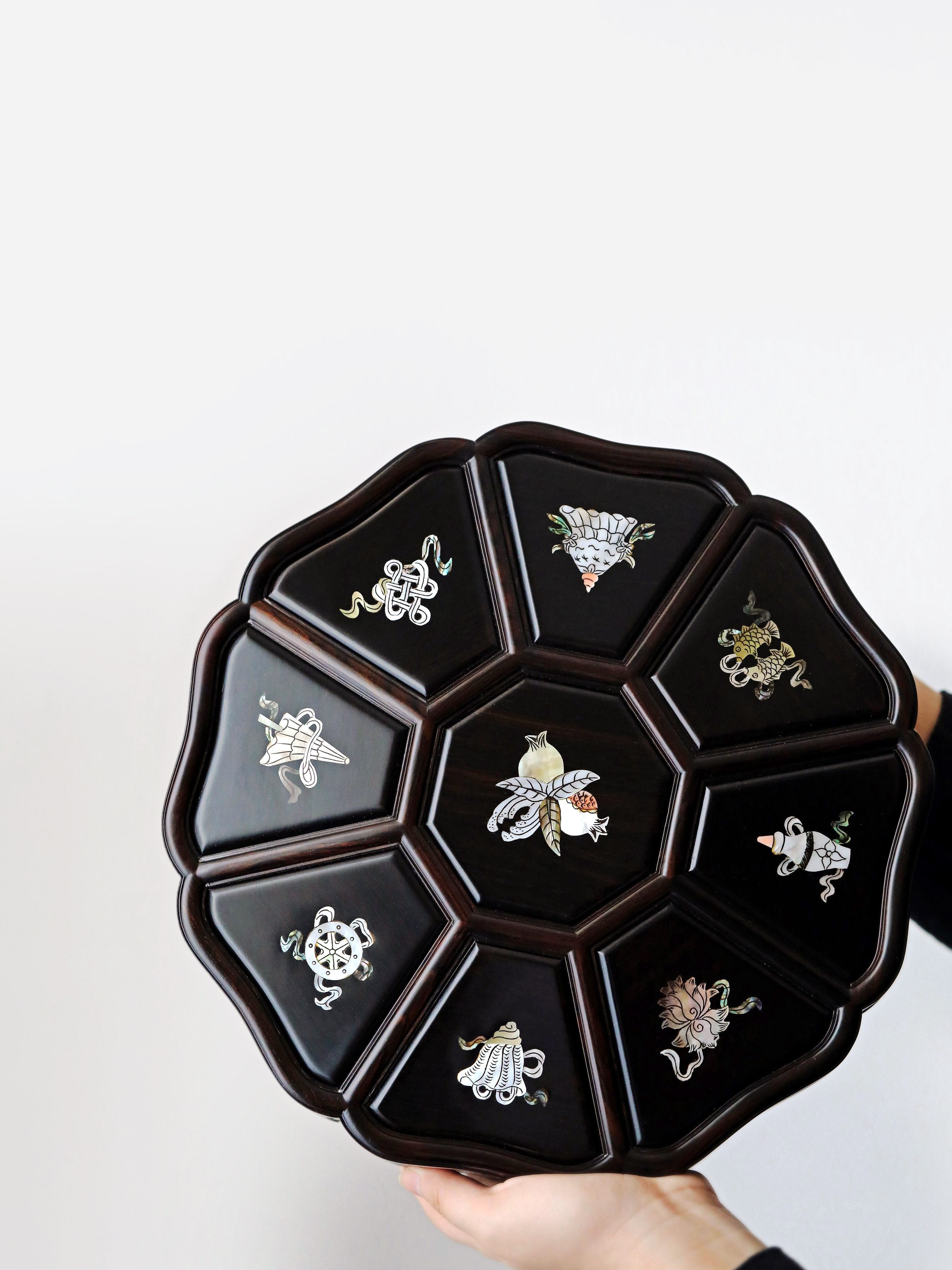 Purple sandalwood and mother-of-pearl inlaid sunflower eight-treasure fruit box