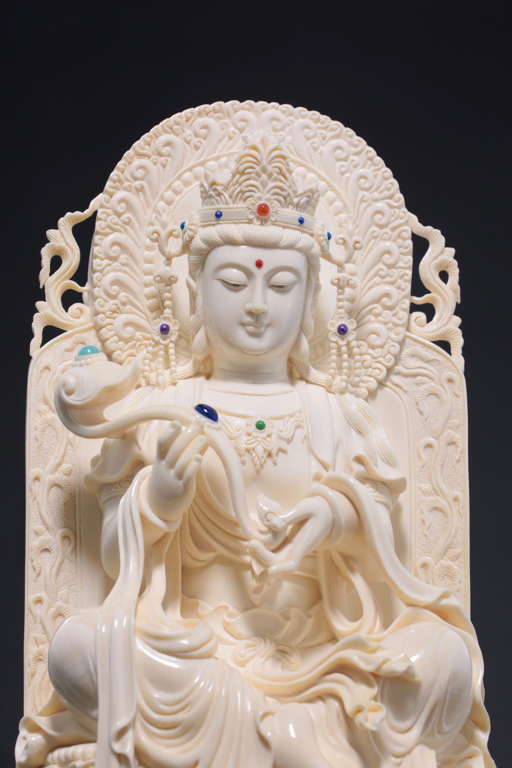 Ruyi Guanyin (seated)