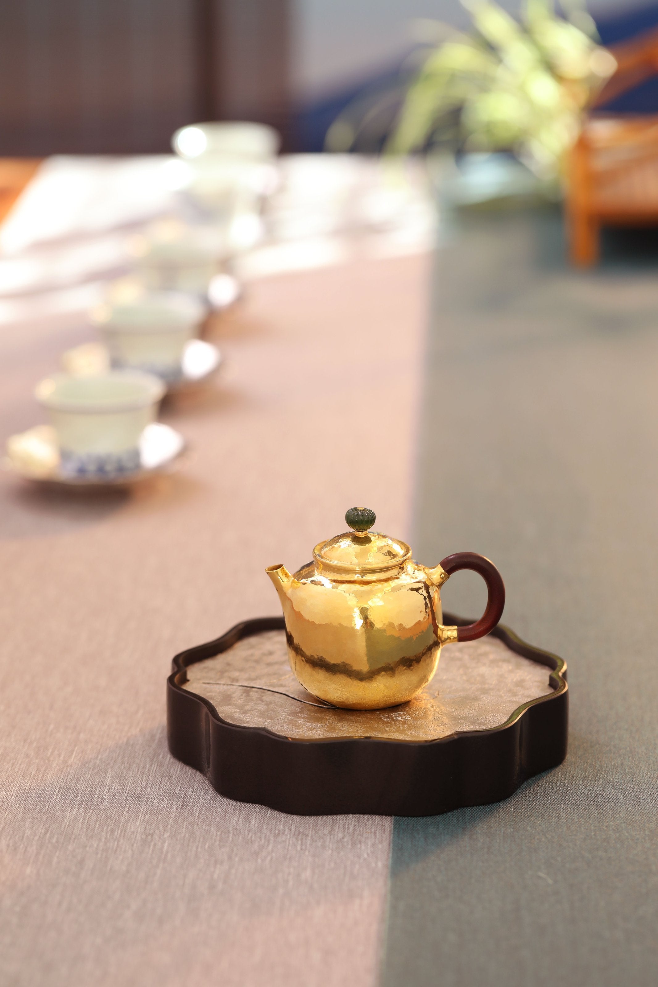 Lotus Seed Small Golden Pot