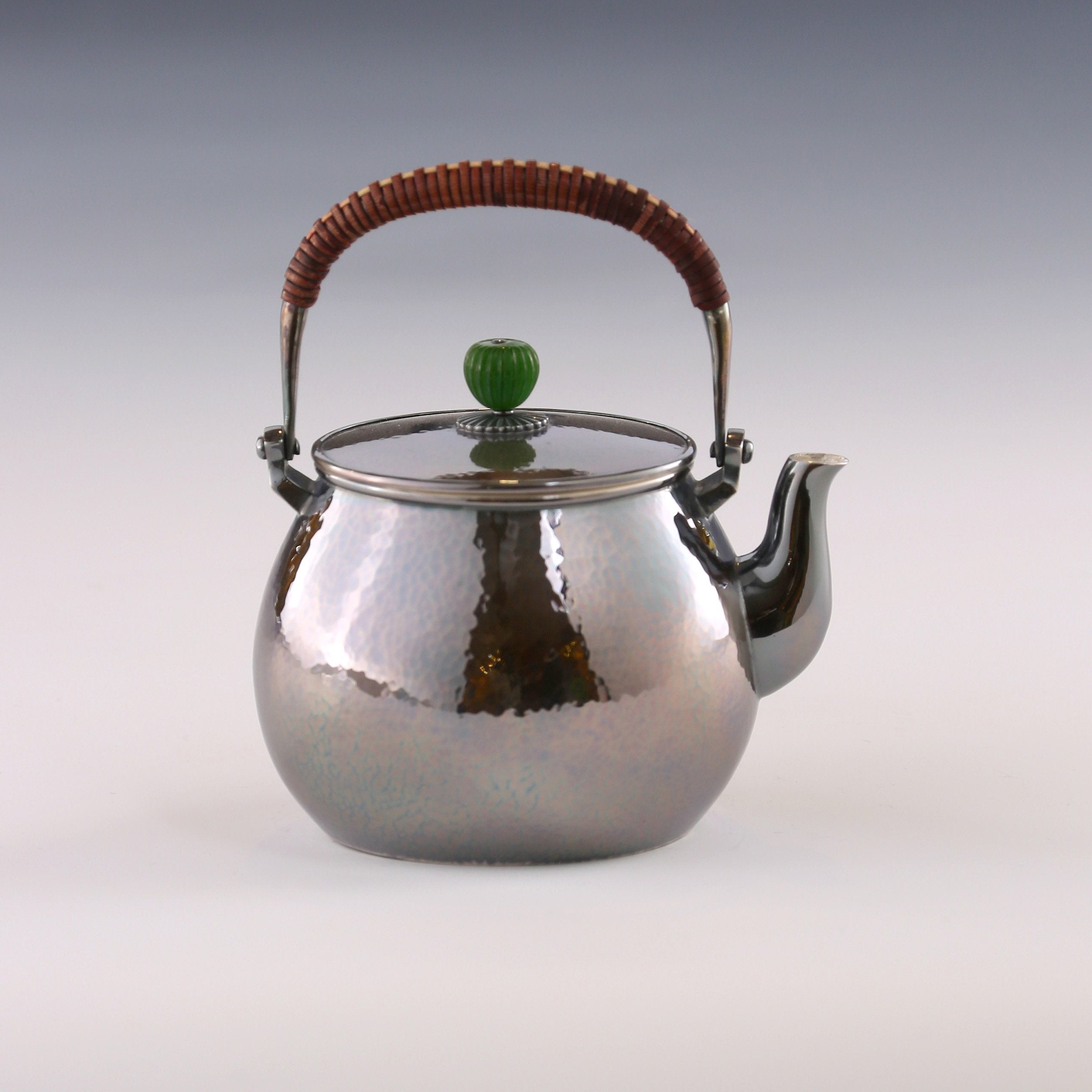 Jade-knob teapot with handle