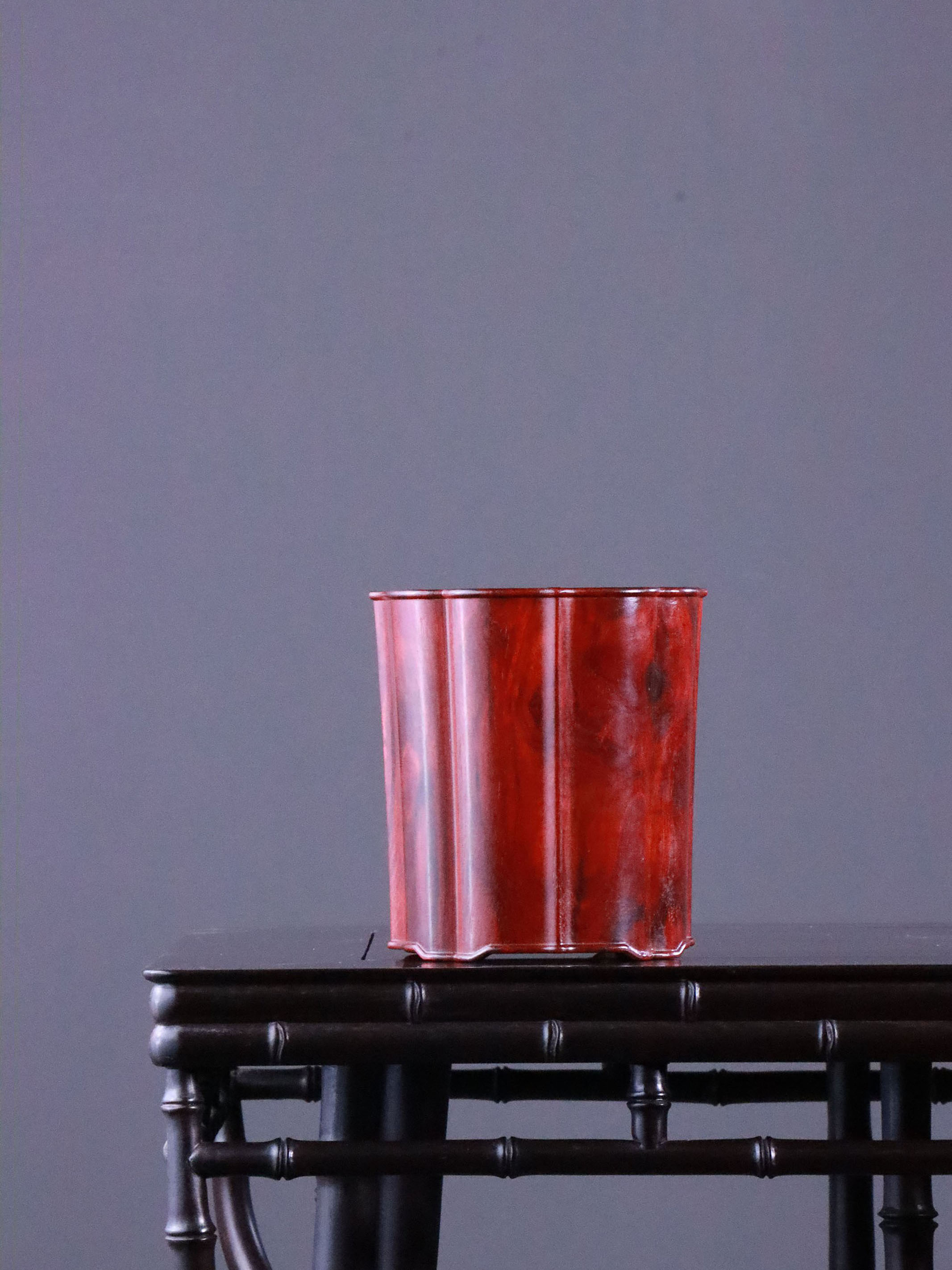 Indian rosewood pen holder with lobed rim