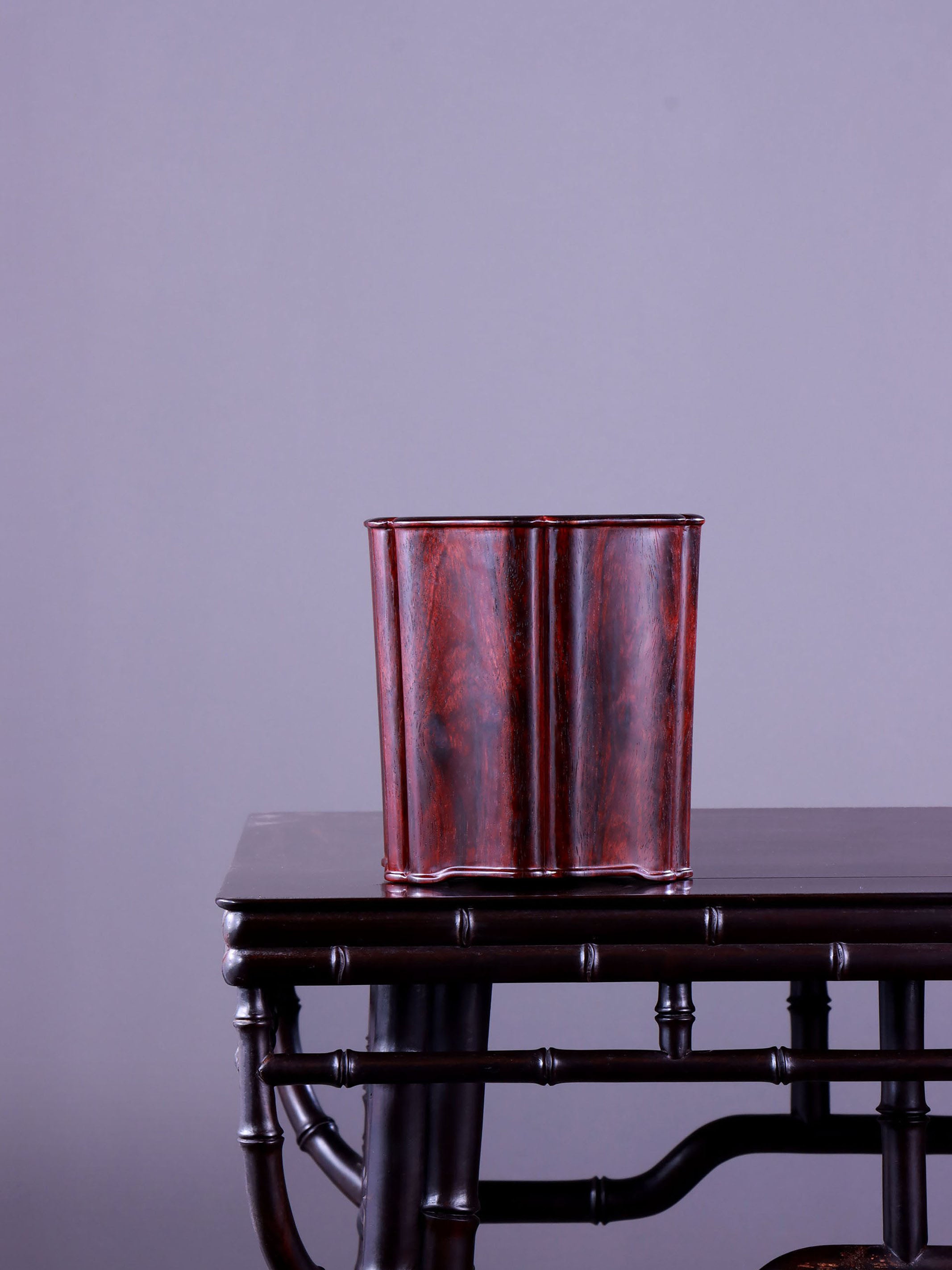 Indian rosewood pen holder with lobed rim