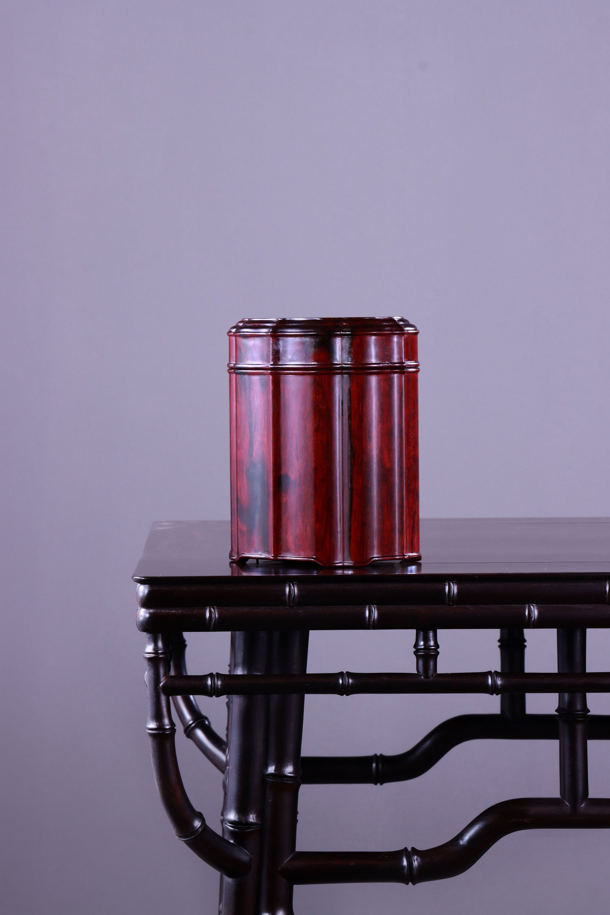 Small-leaf sandalwood tea canister with a diamond-shaped rim