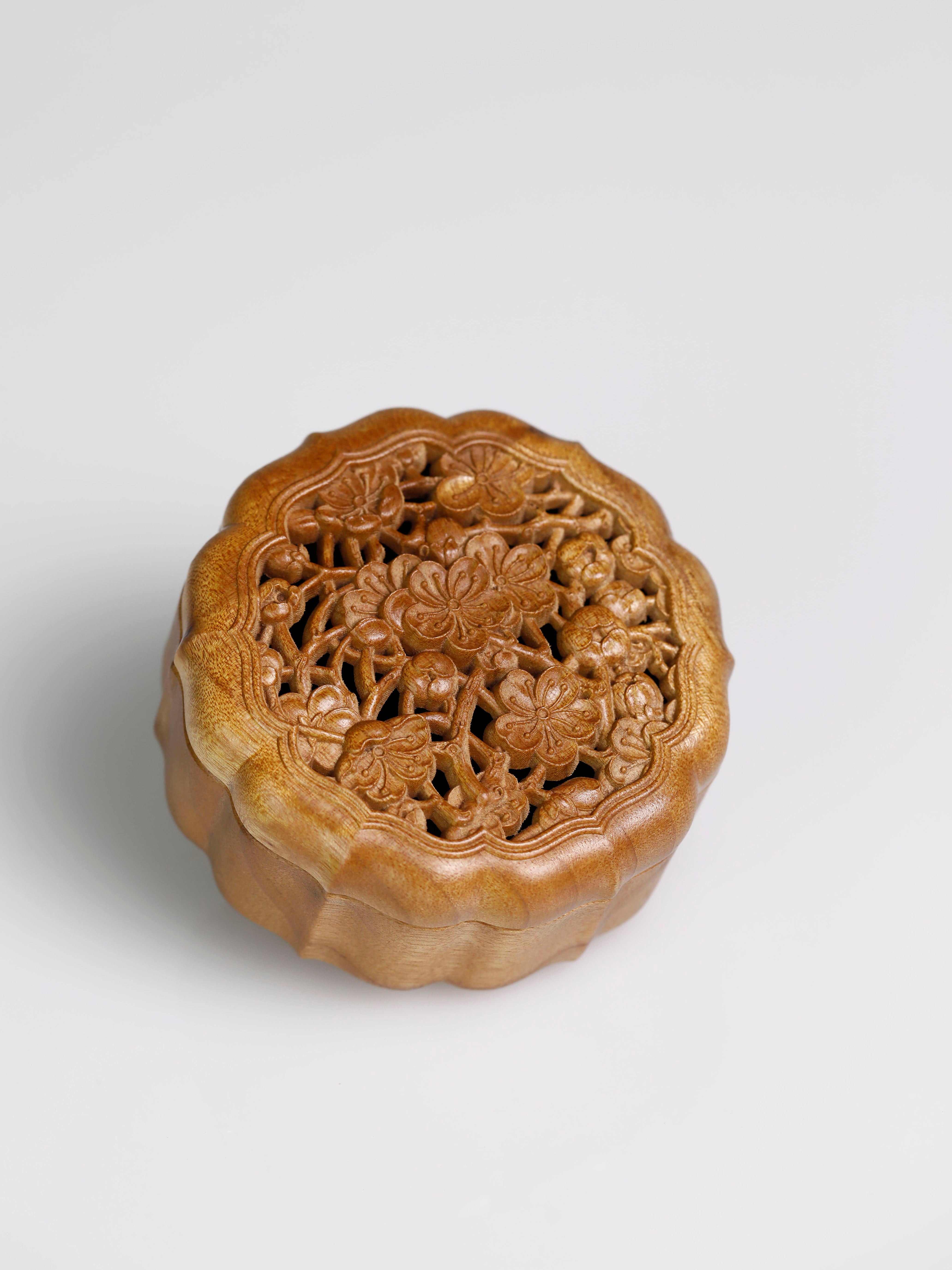 Golden Phoebe zhennan hollowed-out hexagonal plum blossom incense box