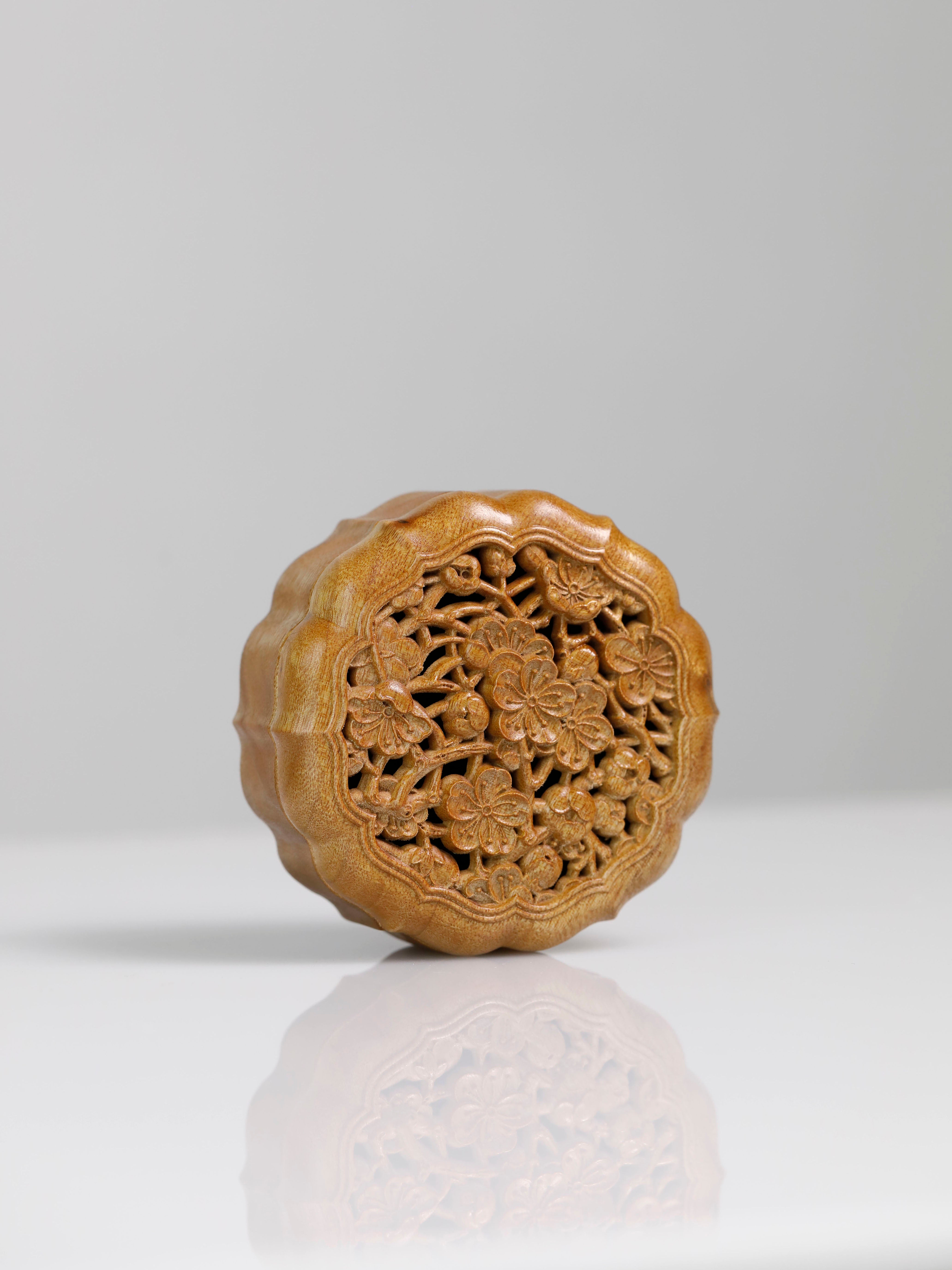 Golden Phoebe zhennan hollowed-out hexagonal plum blossom incense box