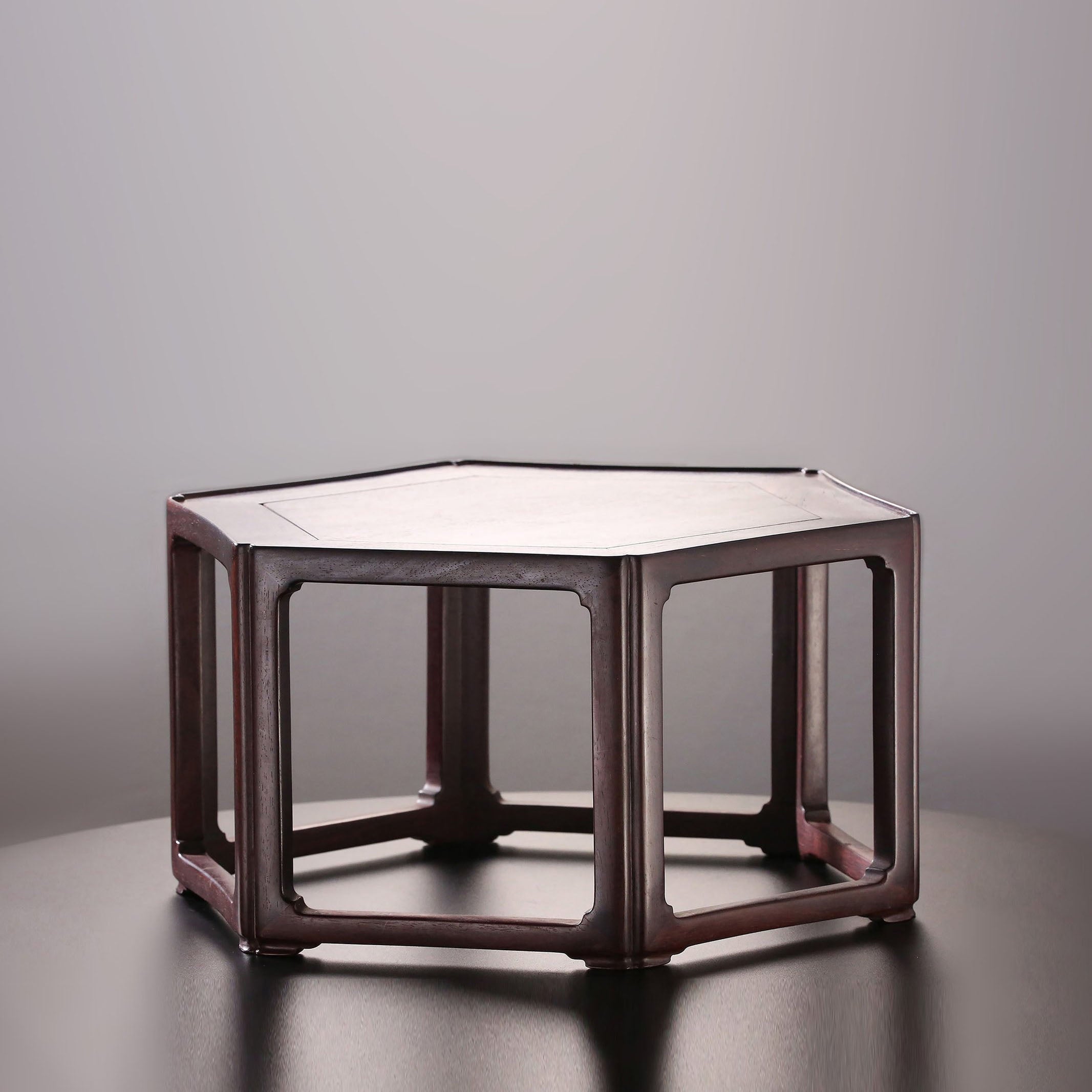 Small-leaf sandalwood hexagonal scholar's stand