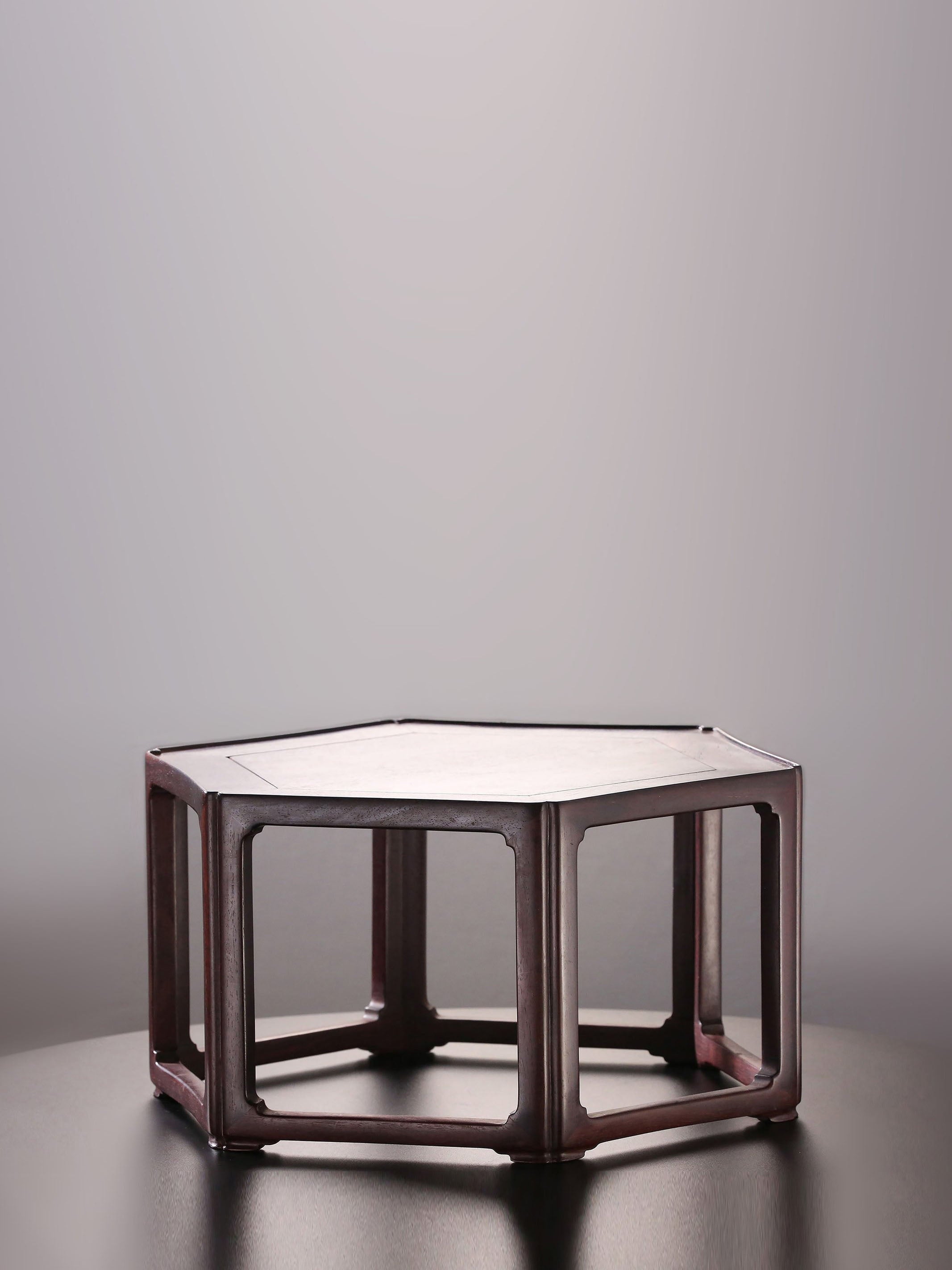 Small-leaf sandalwood hexagonal scholar's stand