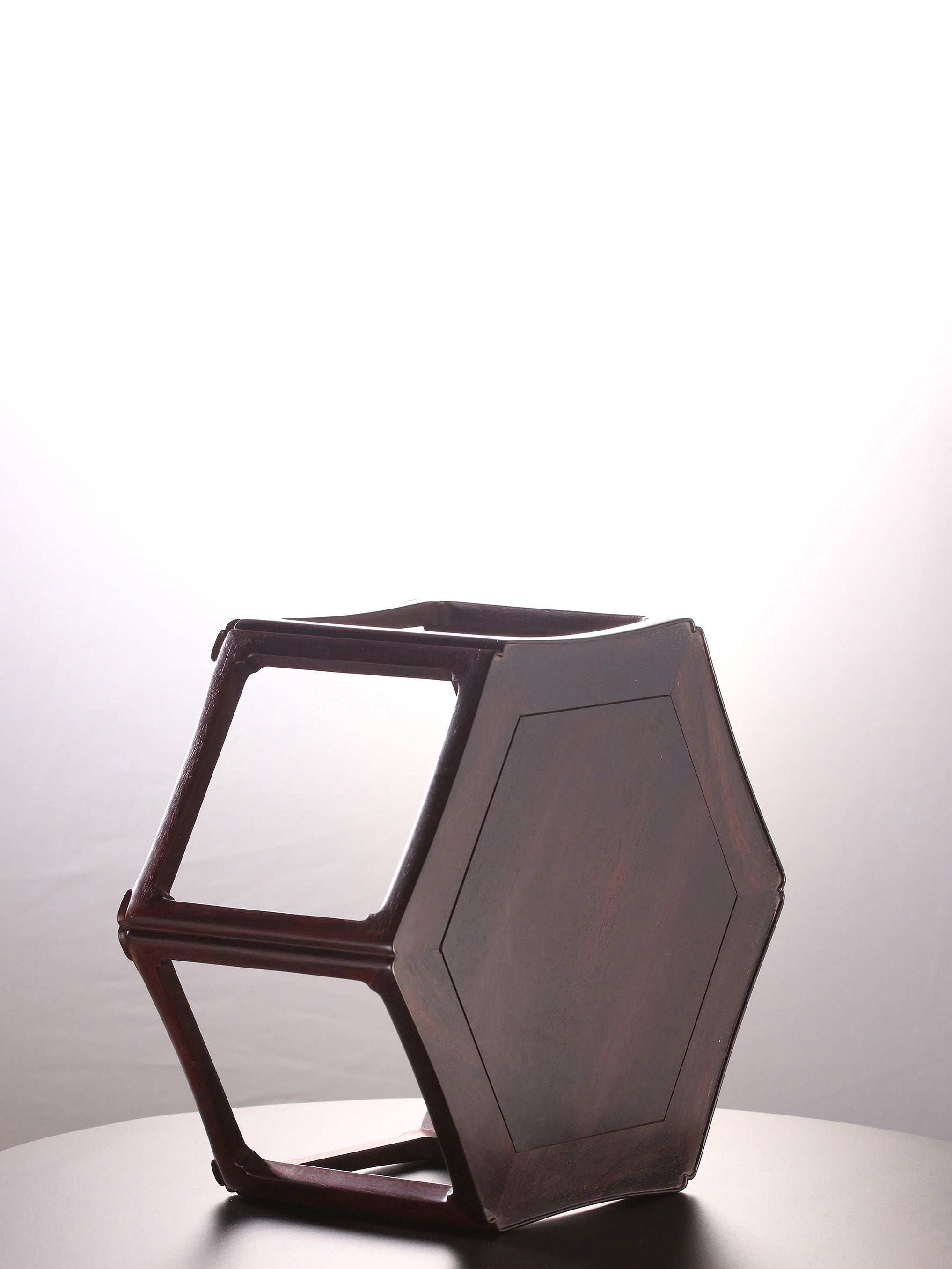 Small-leaf sandalwood hexagonal scholar's stand