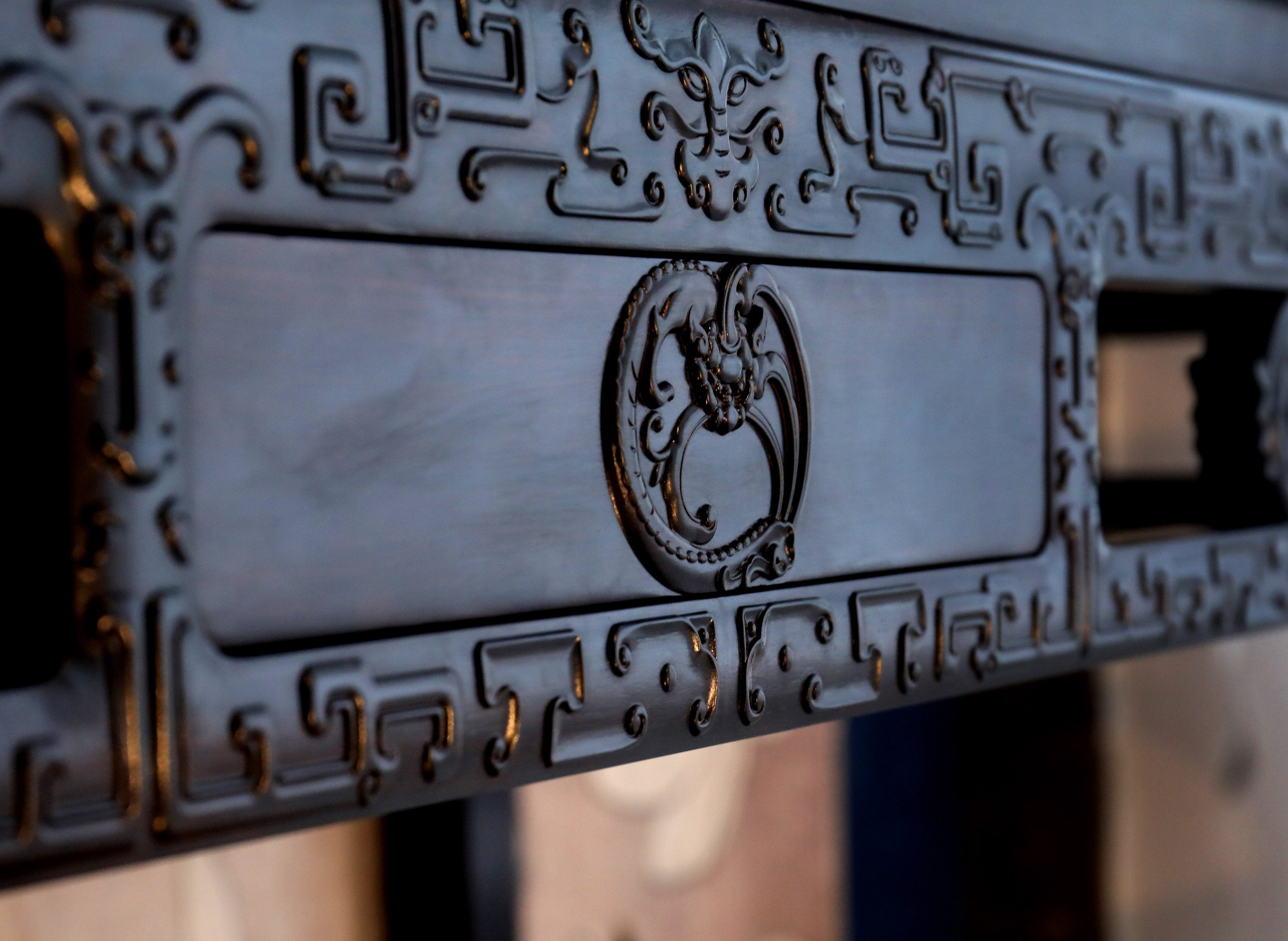 Purple sandalwood tea table with kui dragon pattern