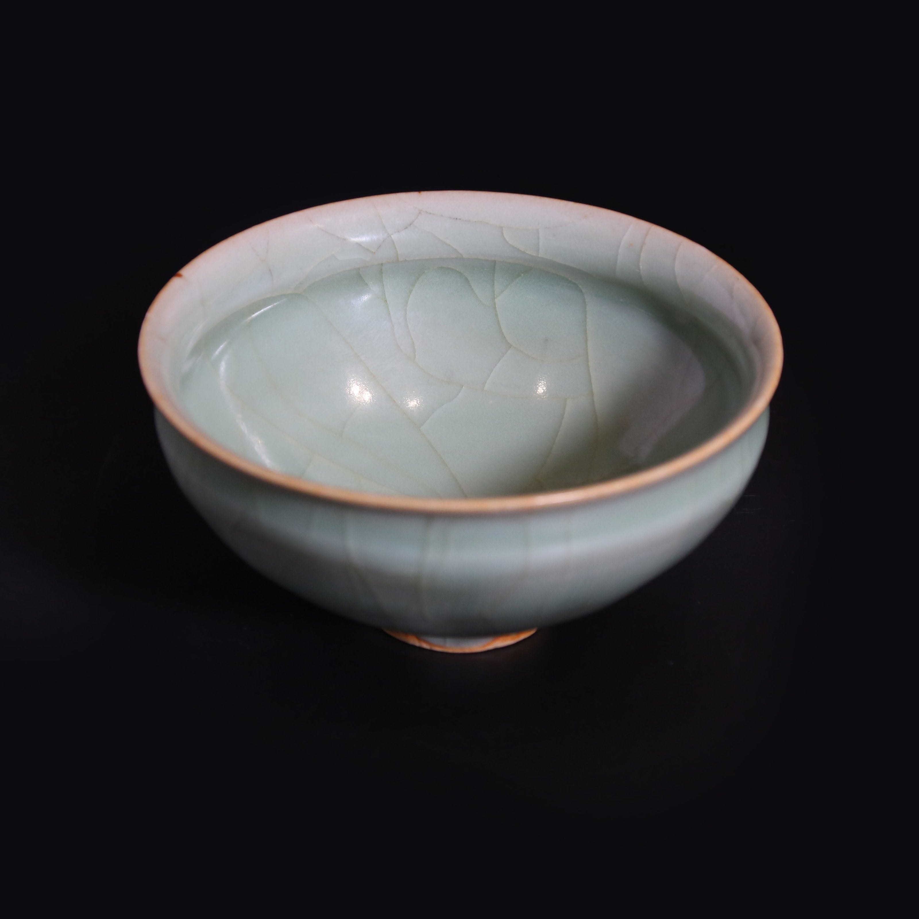 Song Longquan cup with constricted mouth