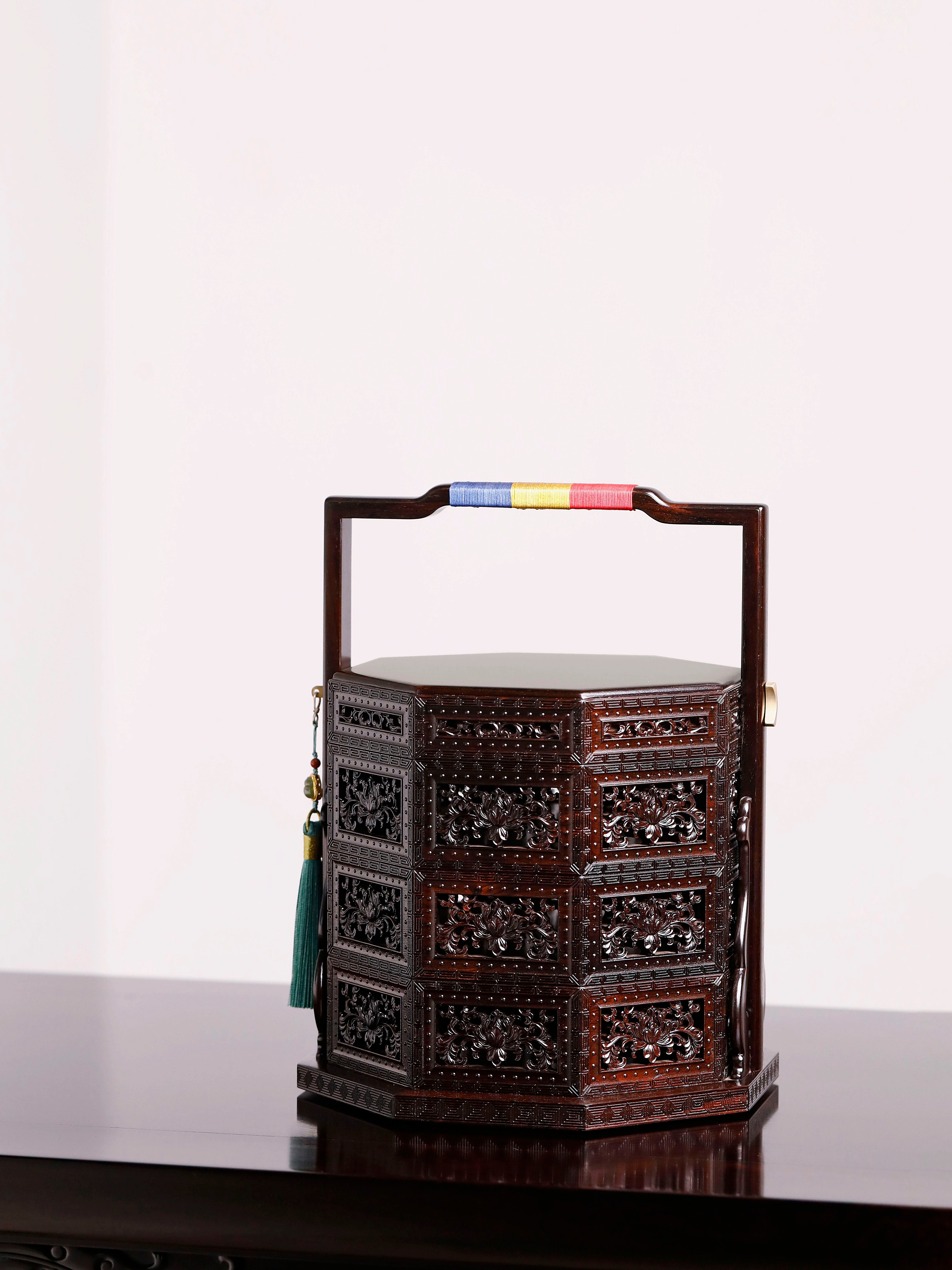 Purple sandalwood openwork octagonal carrying box