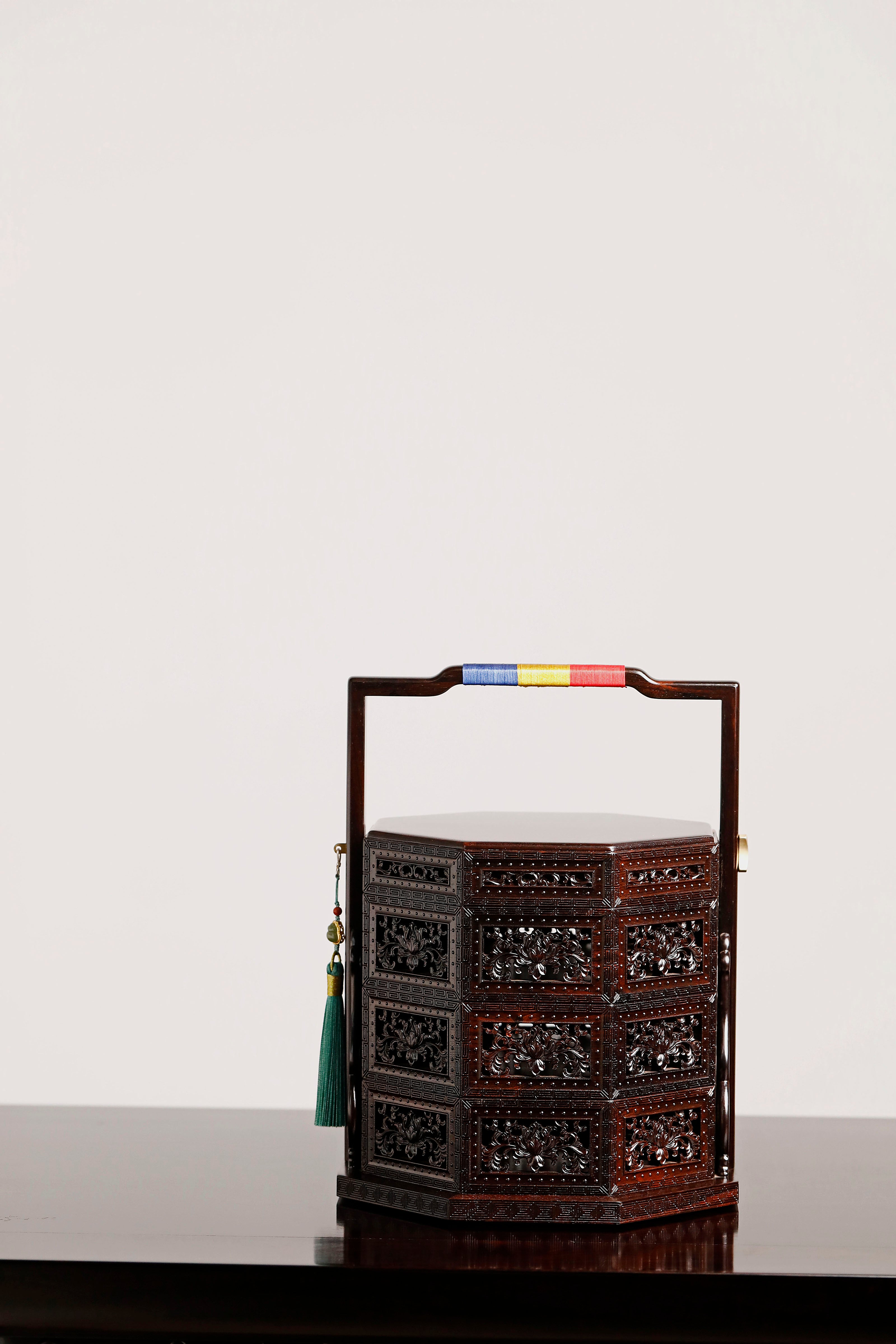 Purple sandalwood openwork octagonal carrying box