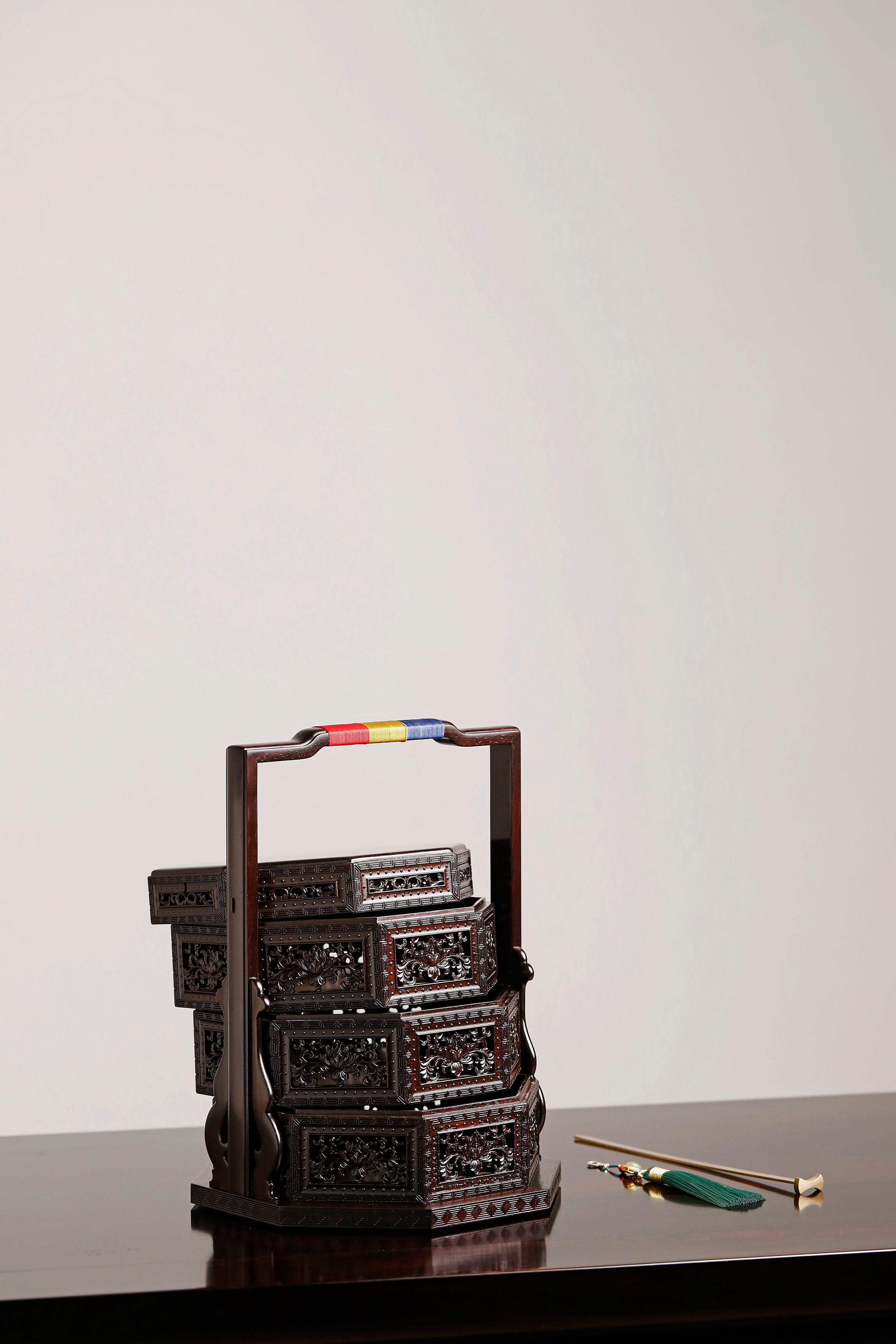 Purple sandalwood openwork octagonal carrying box