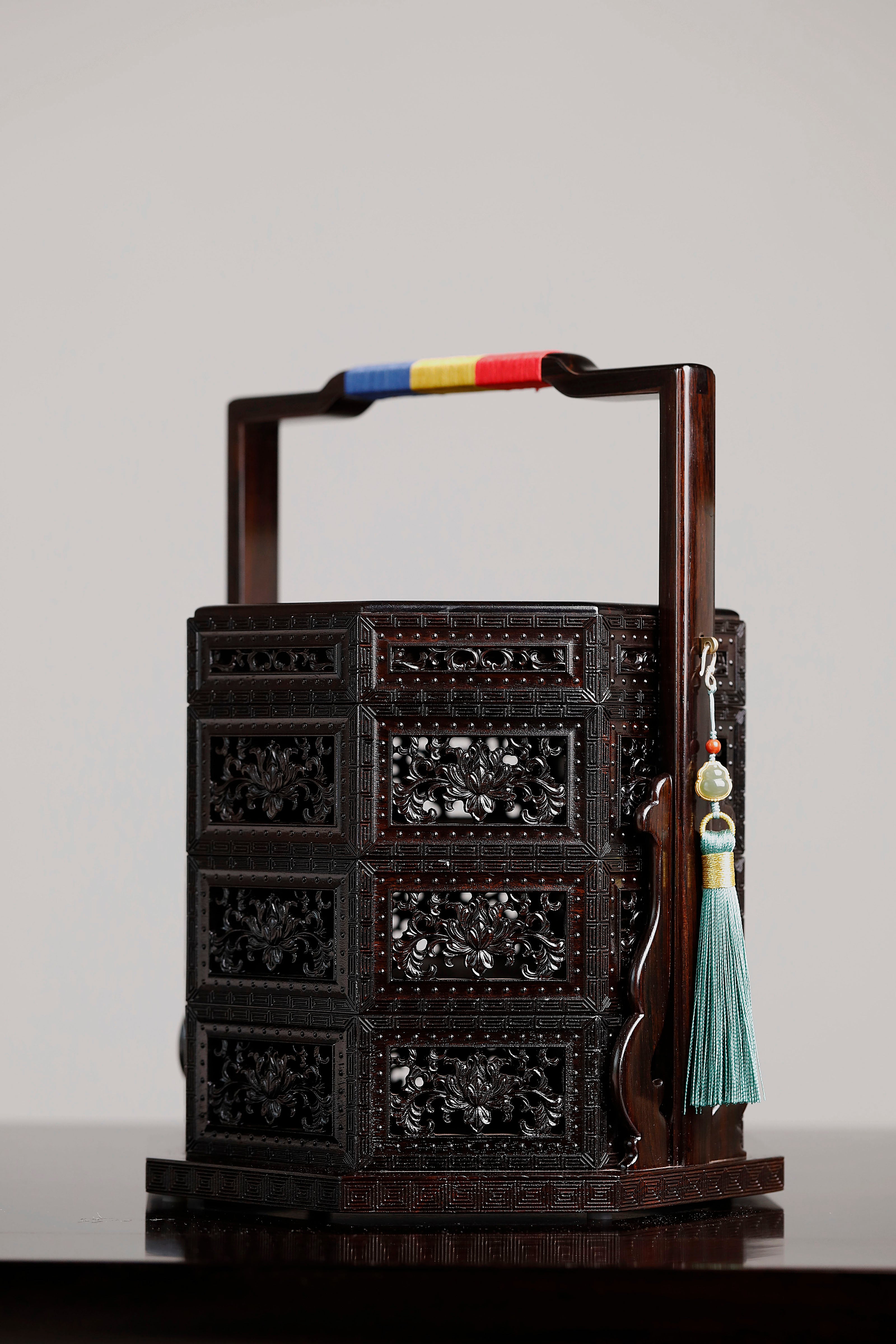 Purple sandalwood openwork octagonal carrying box