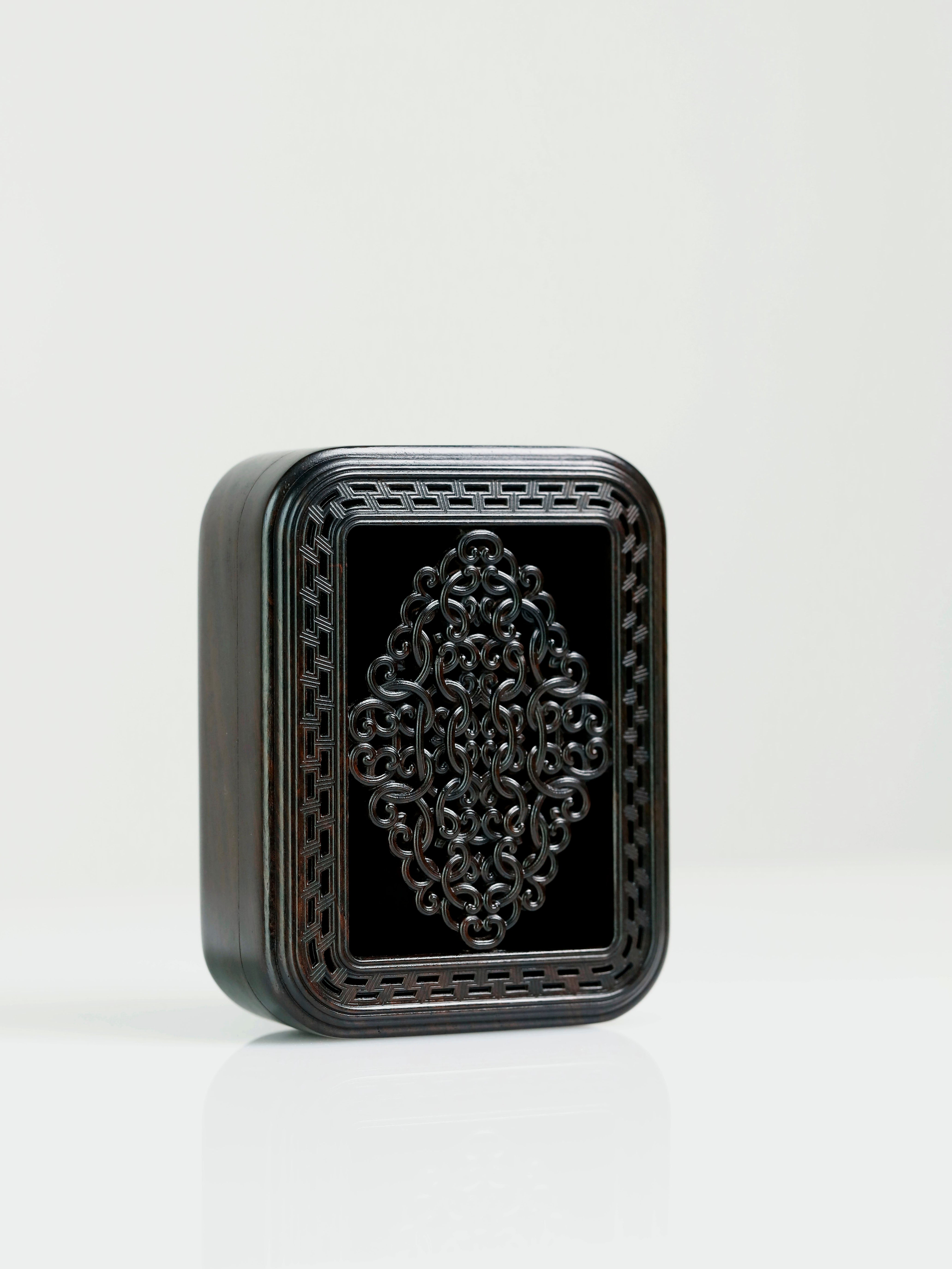 Openwork vine incense box
