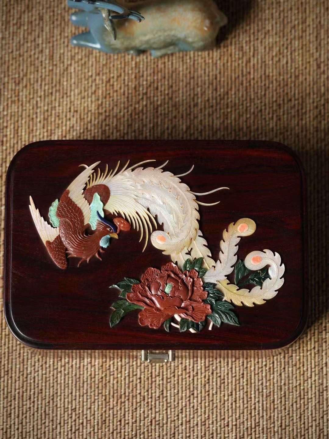 Small-leaf sandalwood tea box with phoenix and peony design