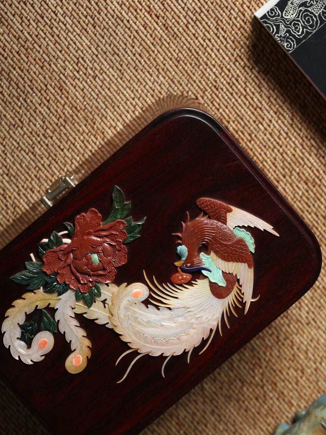 Small-leaf sandalwood tea box with phoenix and peony design
